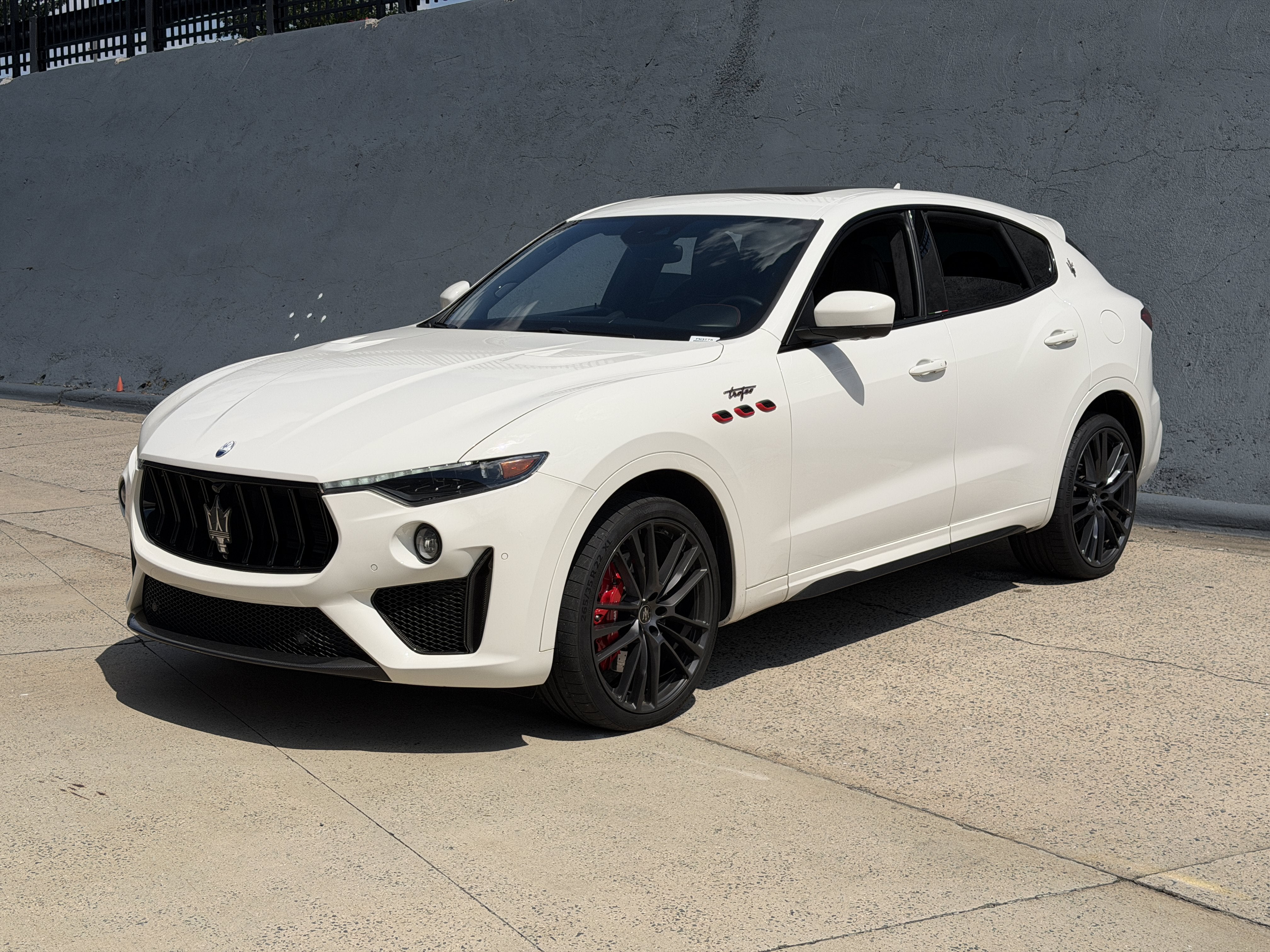 Used 2022 Bianco Maserati Trofeo image 4