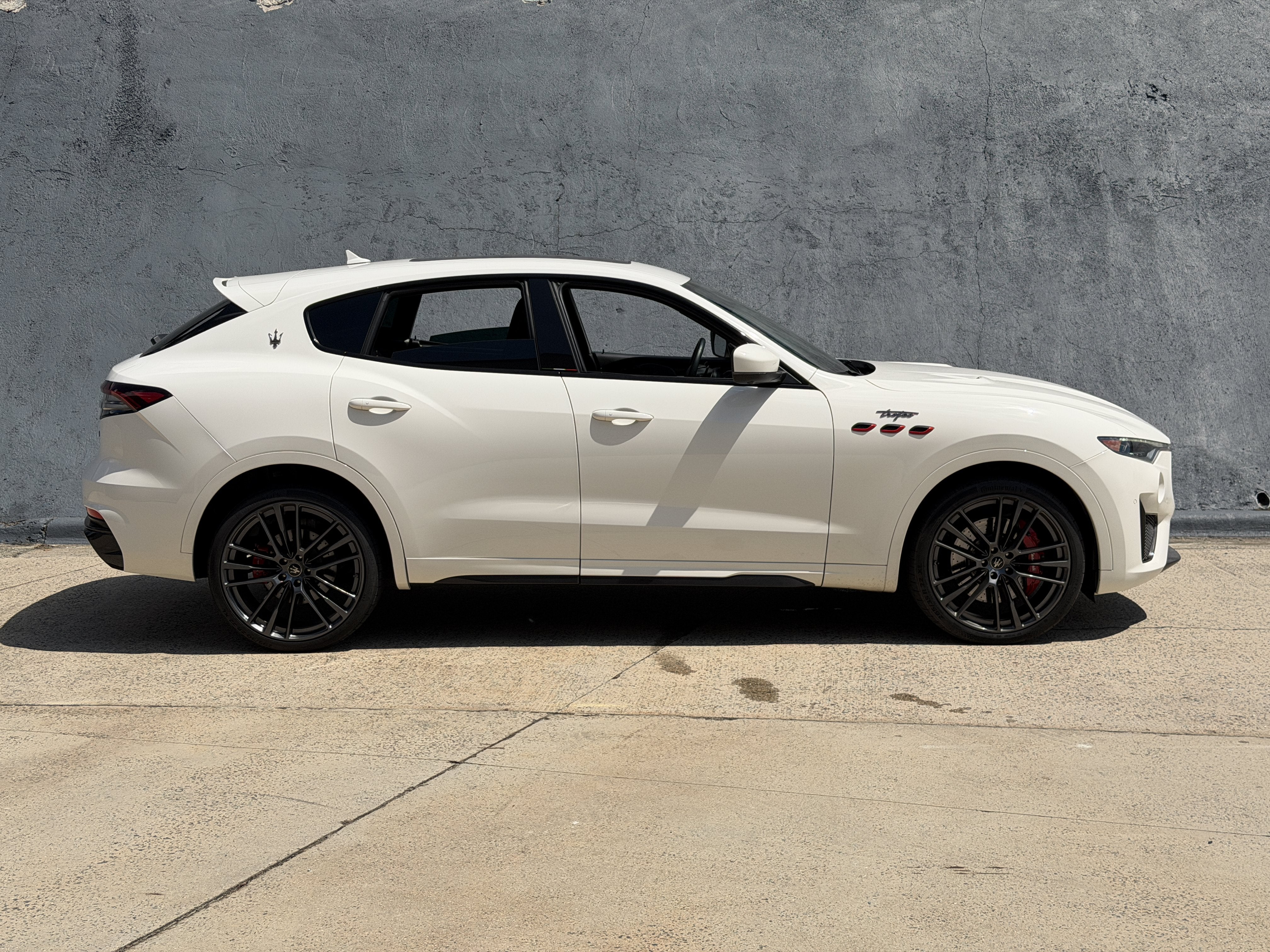 Used 2022 Bianco Maserati Trofeo image 7
