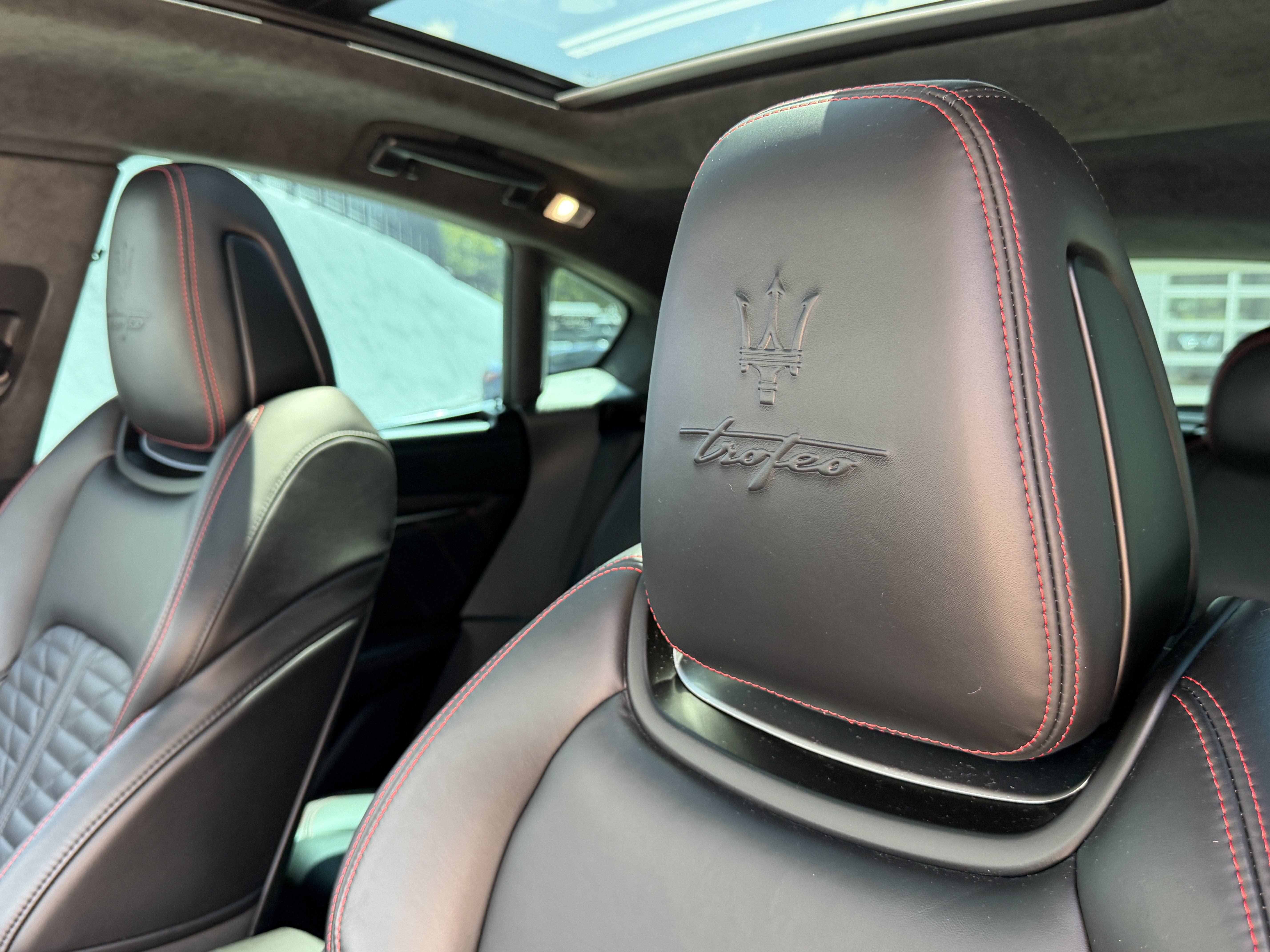 Used 2022 Bianco Maserati Trofeo image 30