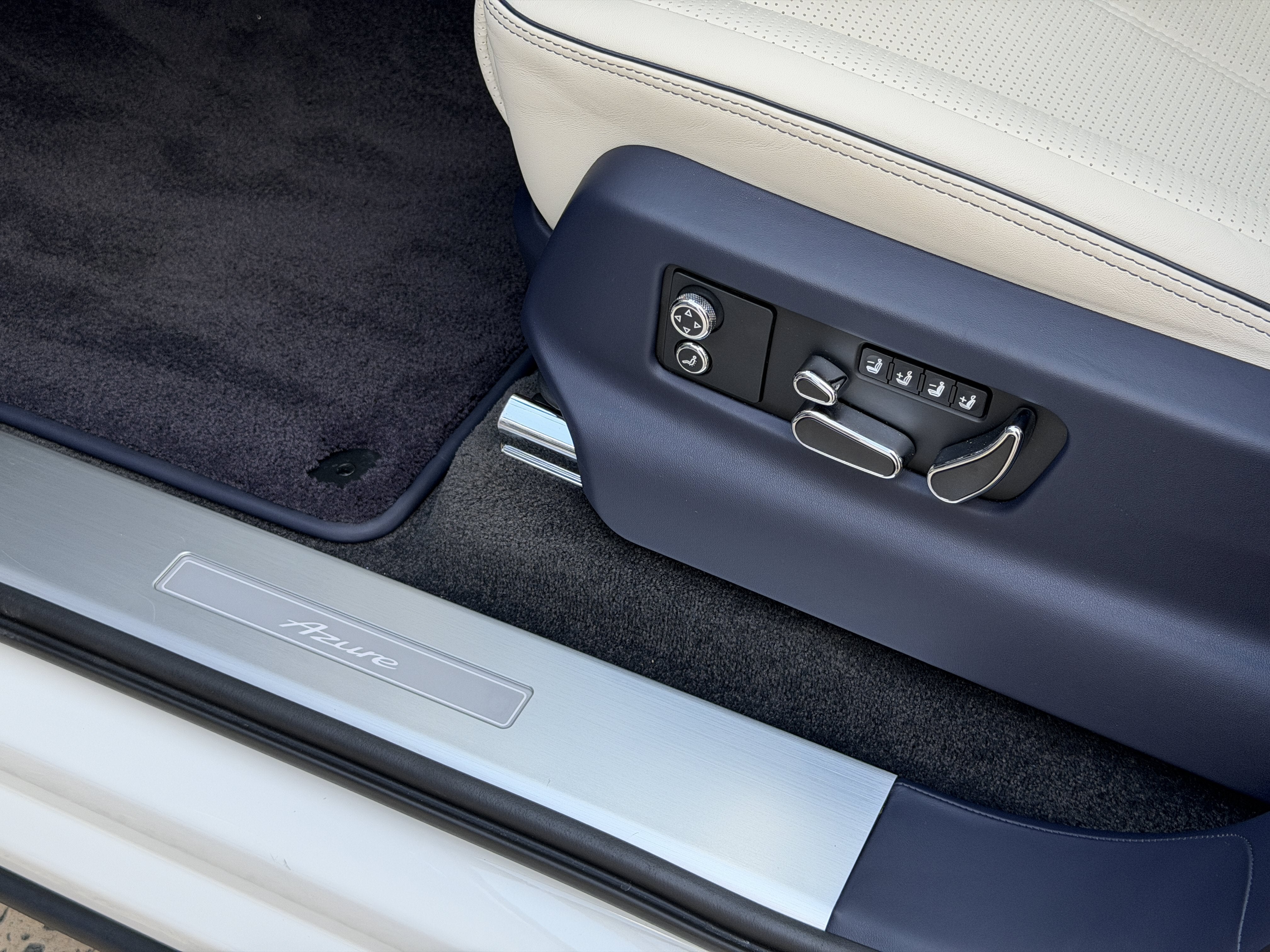 Used 2023 Glacier White Bentley Azure image 18