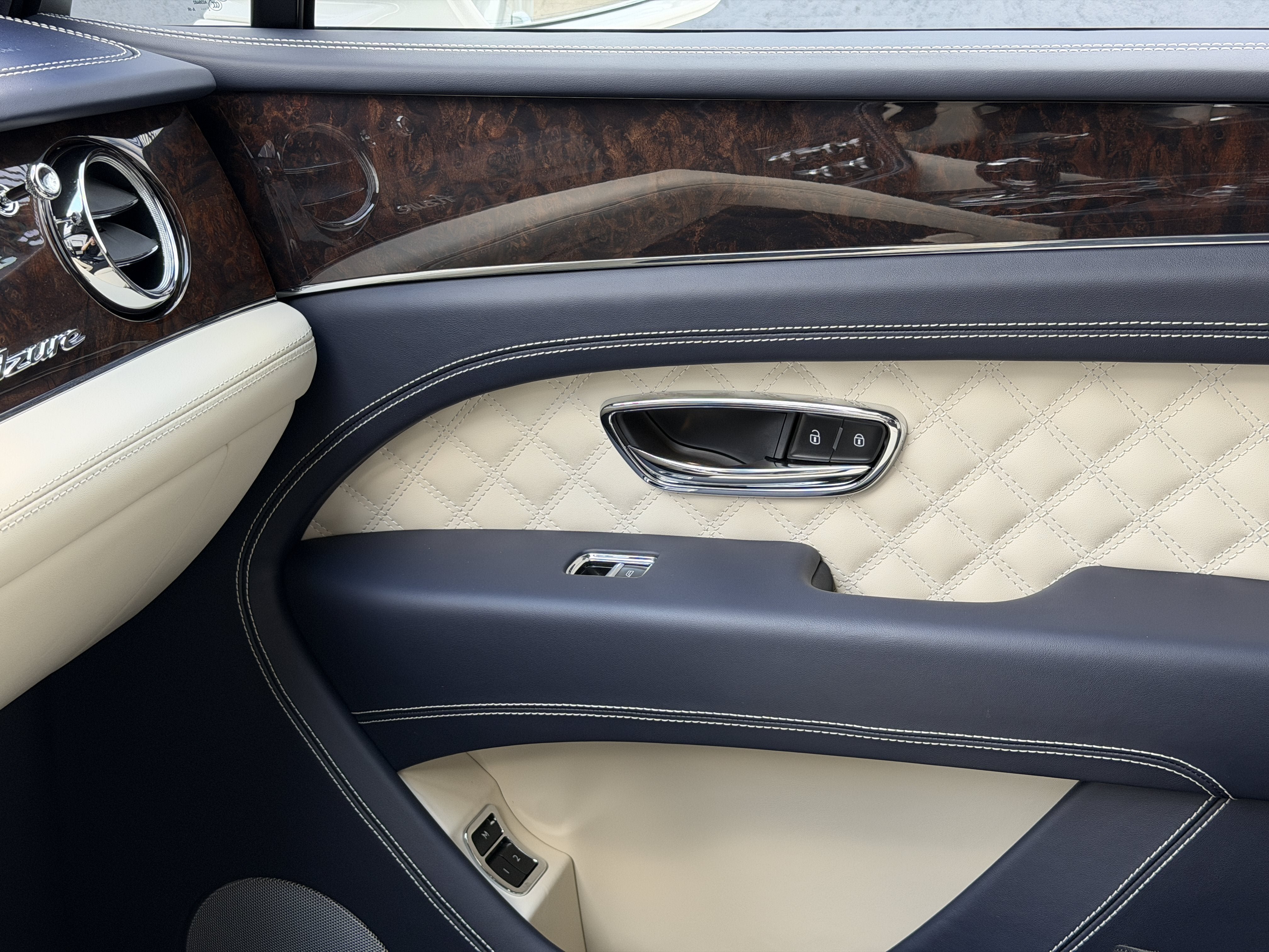 Used 2023 Glacier White Bentley Azure image 32