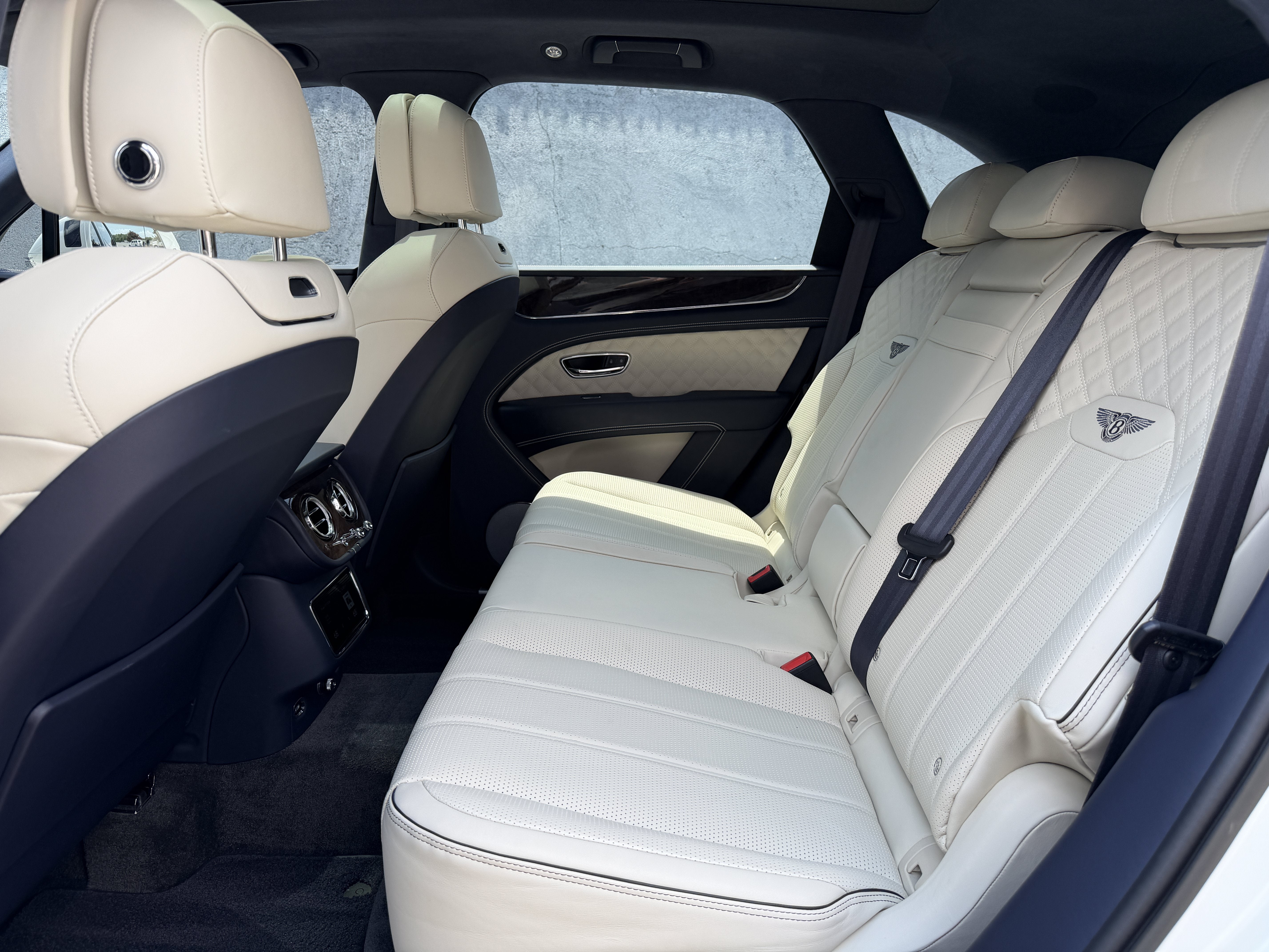 Used 2023 Glacier White Bentley Azure image 36