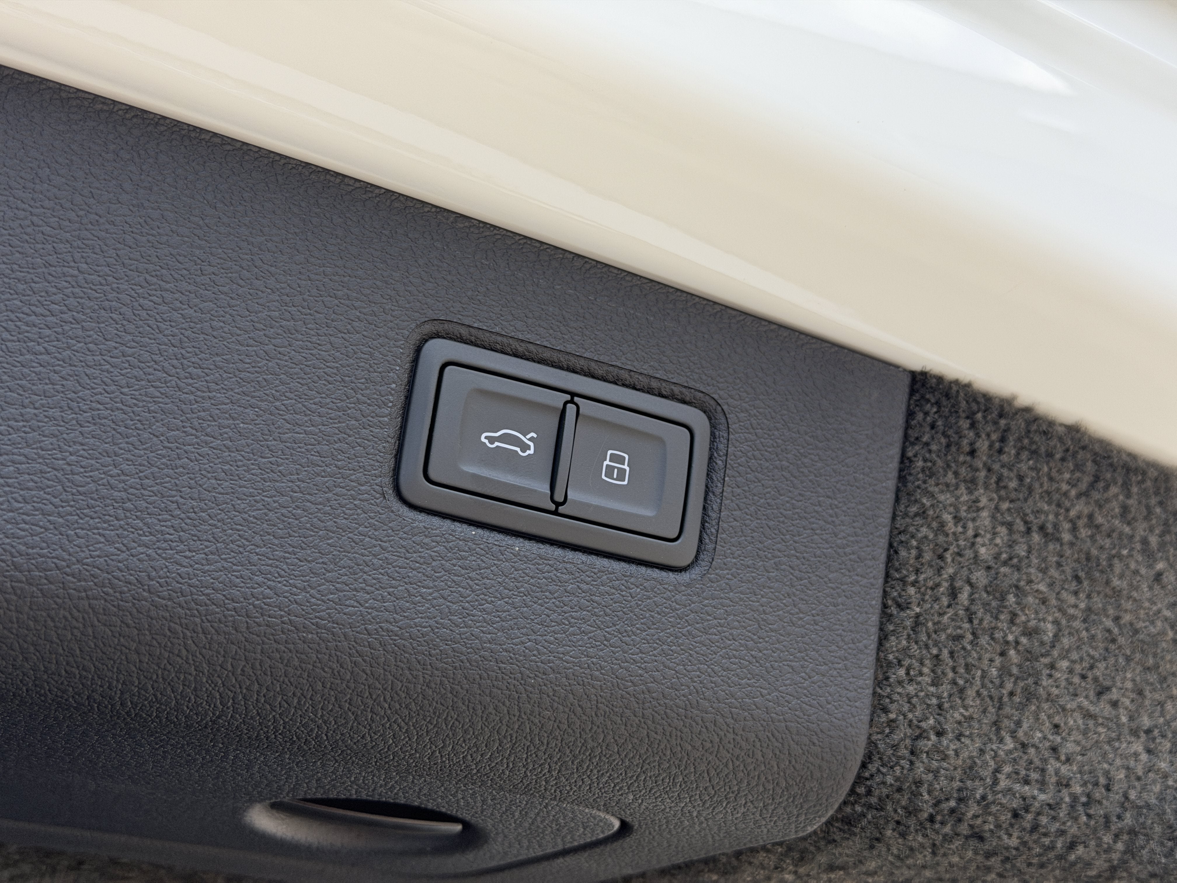 Used 2023 Glacier White Bentley Azure image 41
