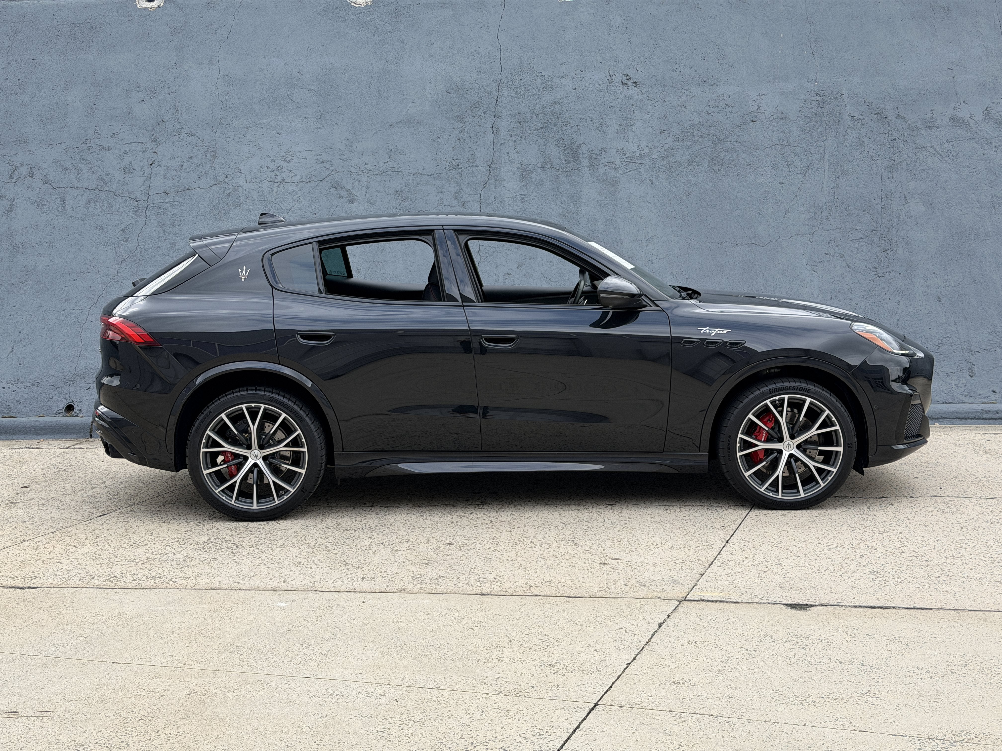 Used 2024 Nero Noctis Black Maserati Trofeo image 2