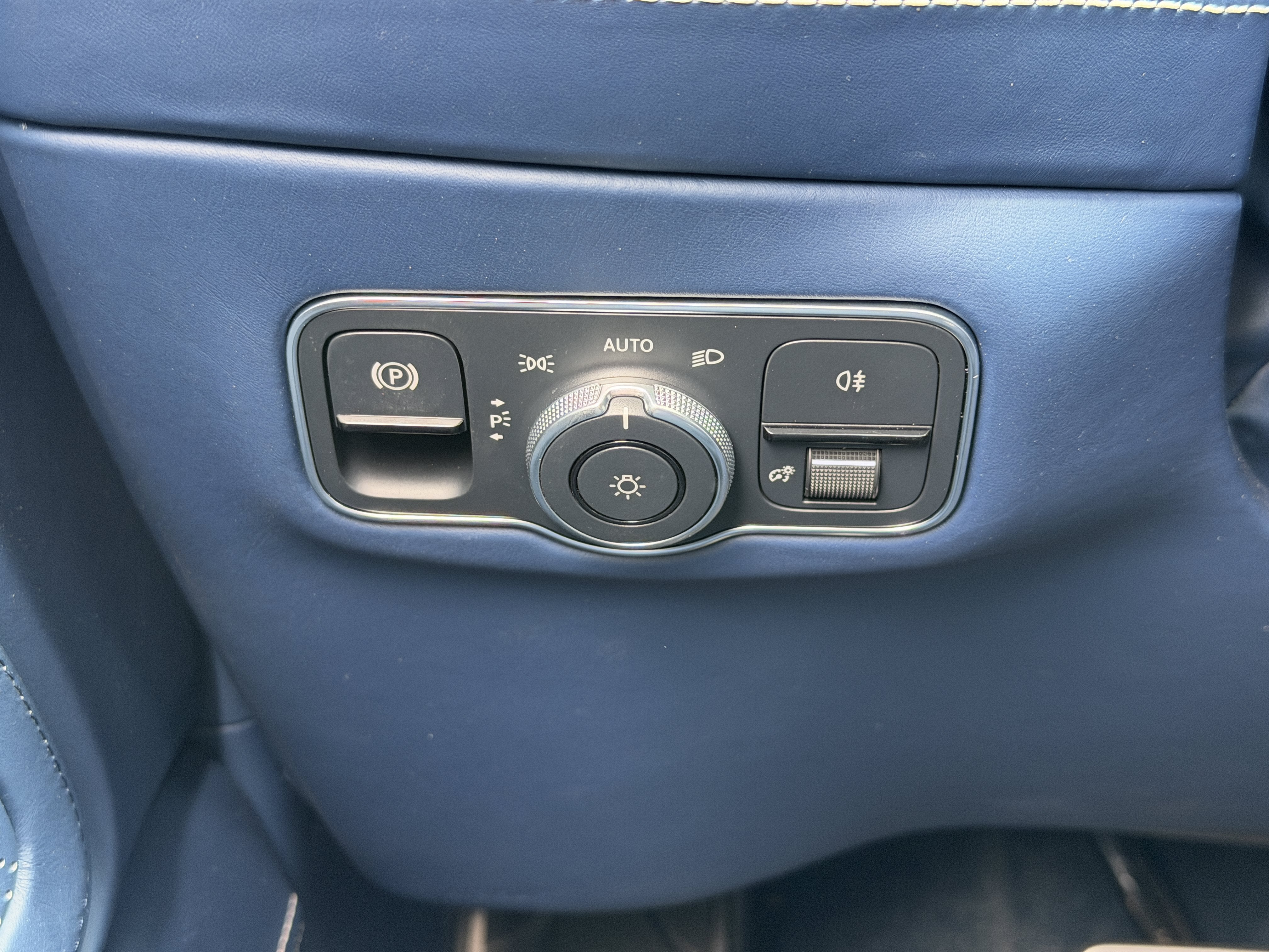 Used 2023 Caribbean Blue Aston Martin 707 image 23