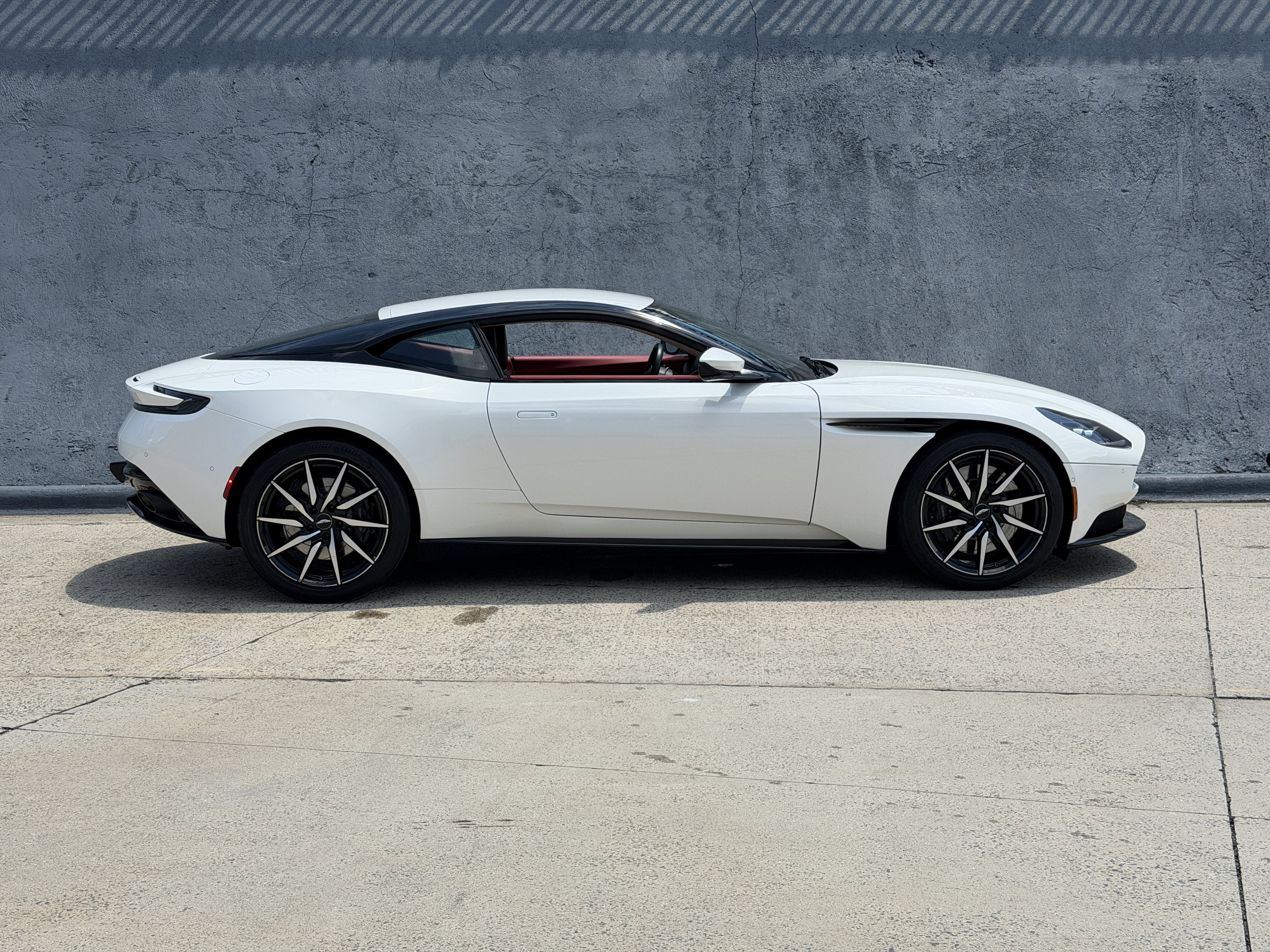 Used 2019 White Aston Martin V8 image 17