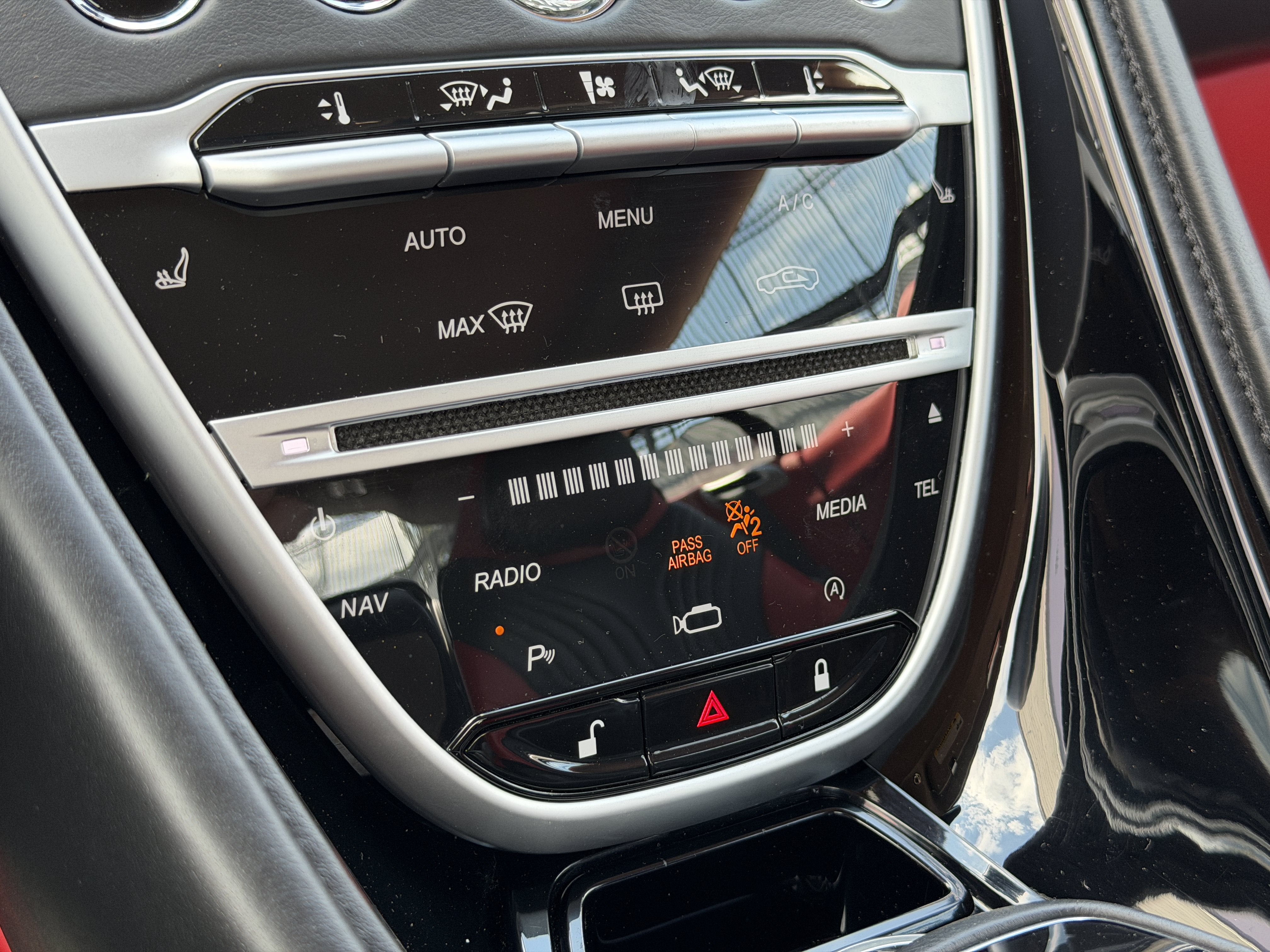 Used 2019 White Aston Martin V8 image 31