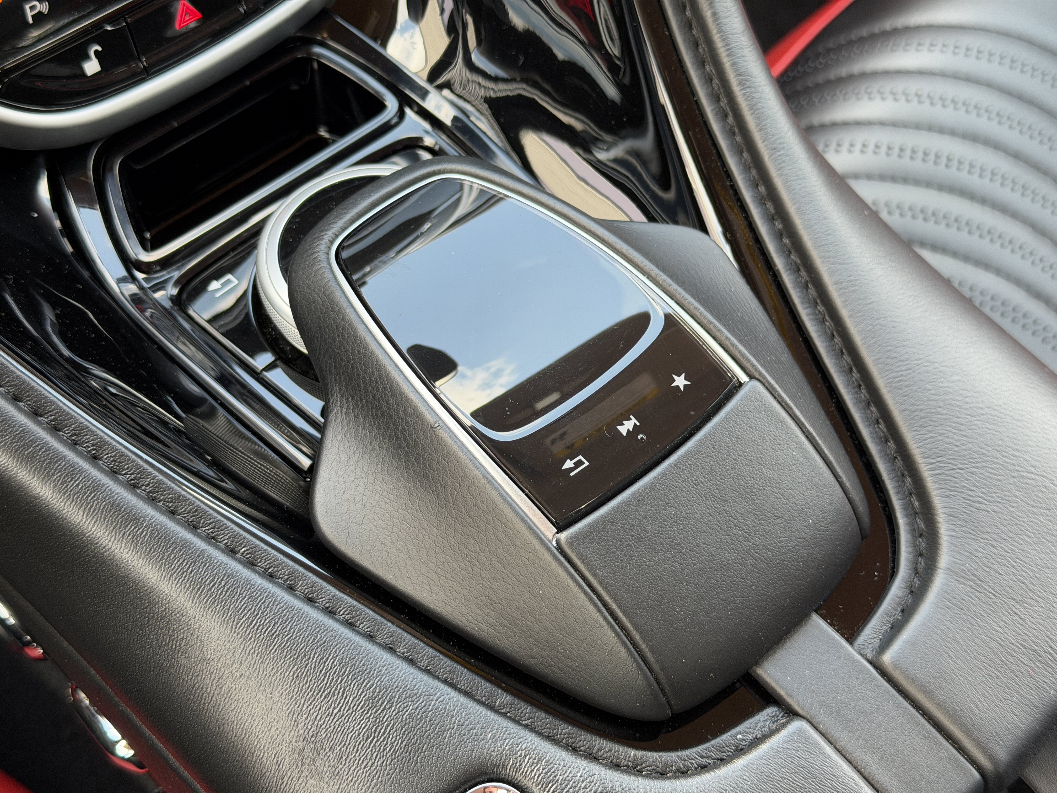 Used 2019 White Aston Martin V8 image 32