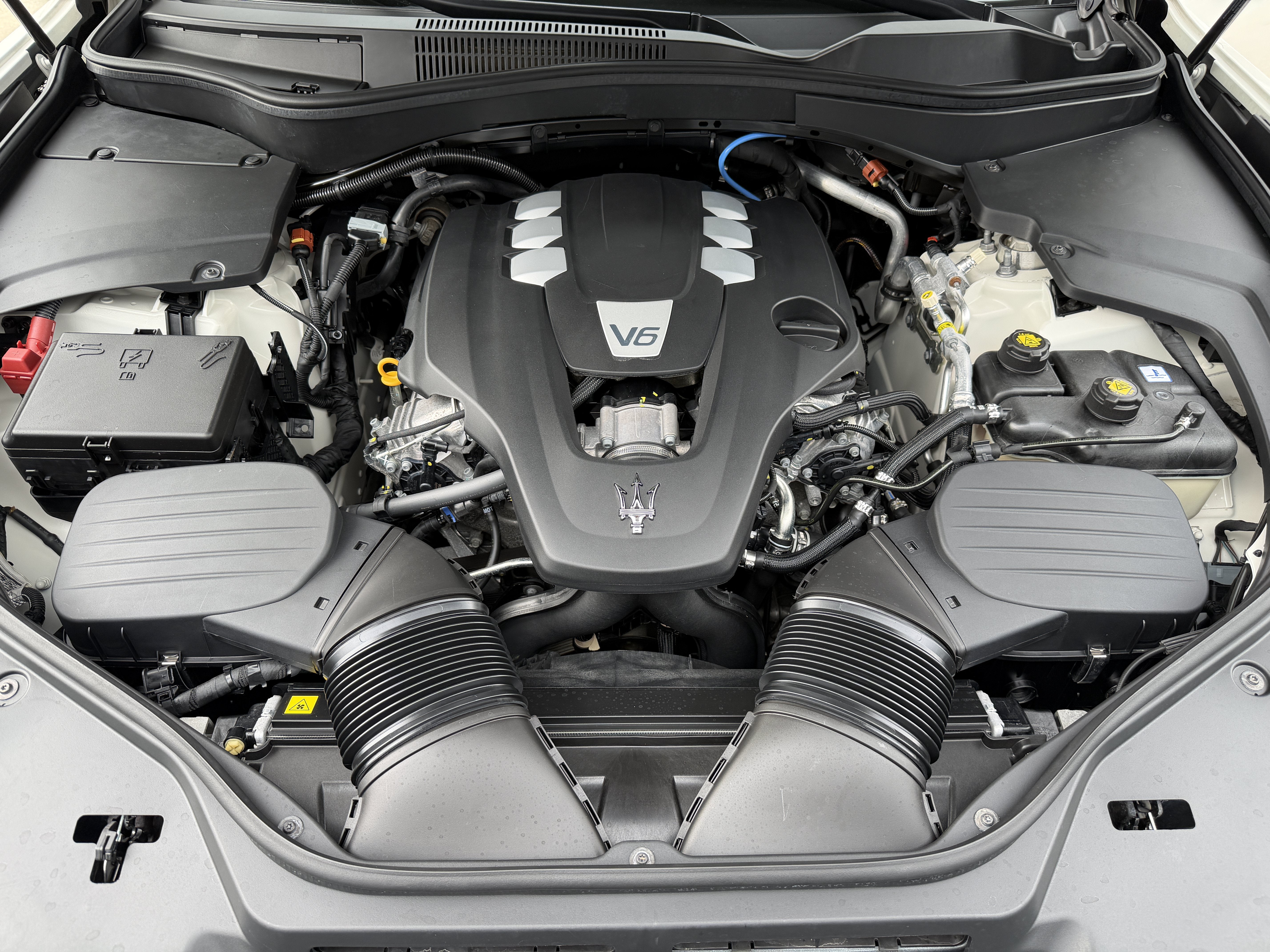 Used 2024 Bianco Maserati GT Ultima image 9