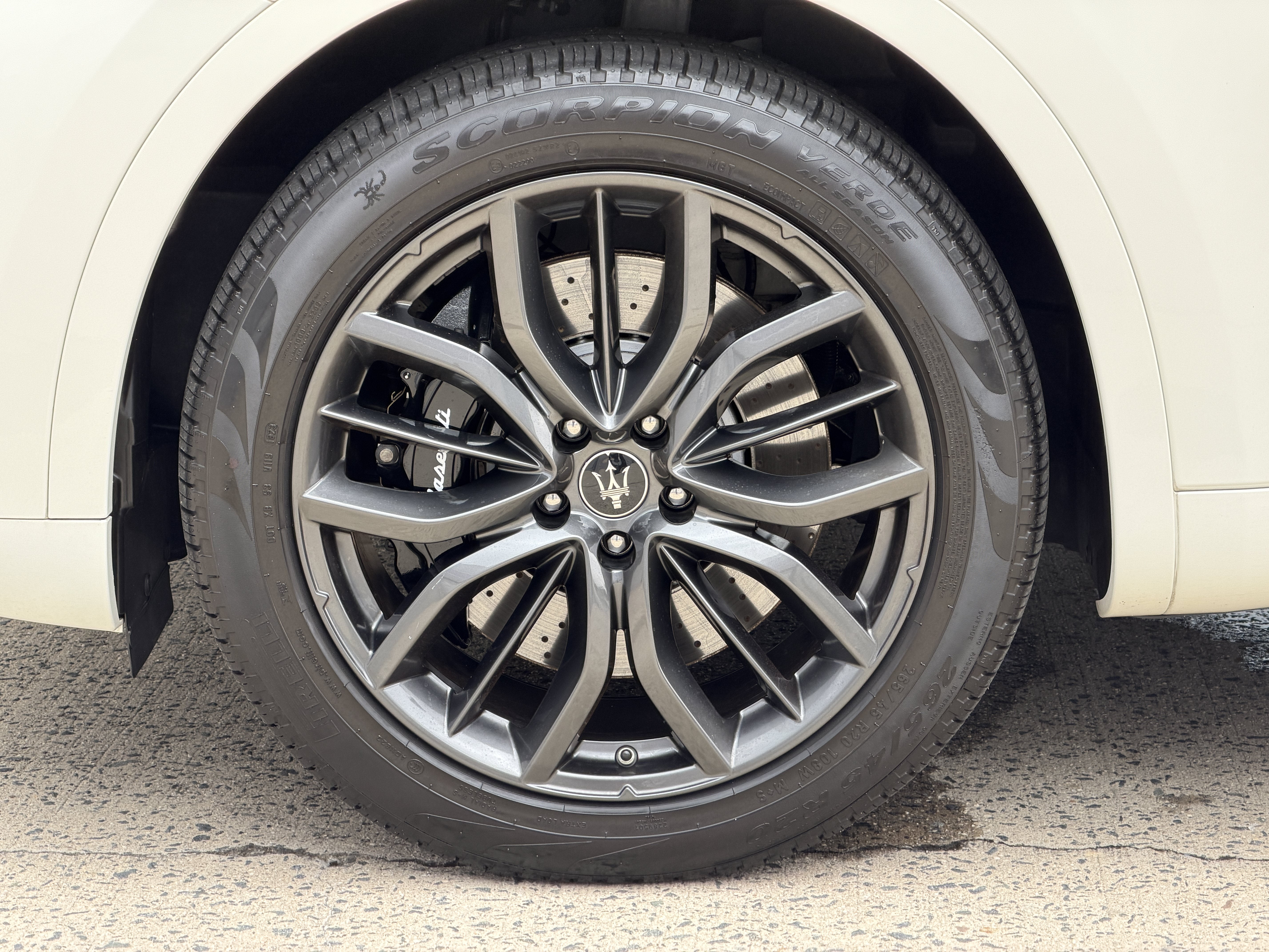 Used 2024 Bianco Maserati GT Ultima image 12