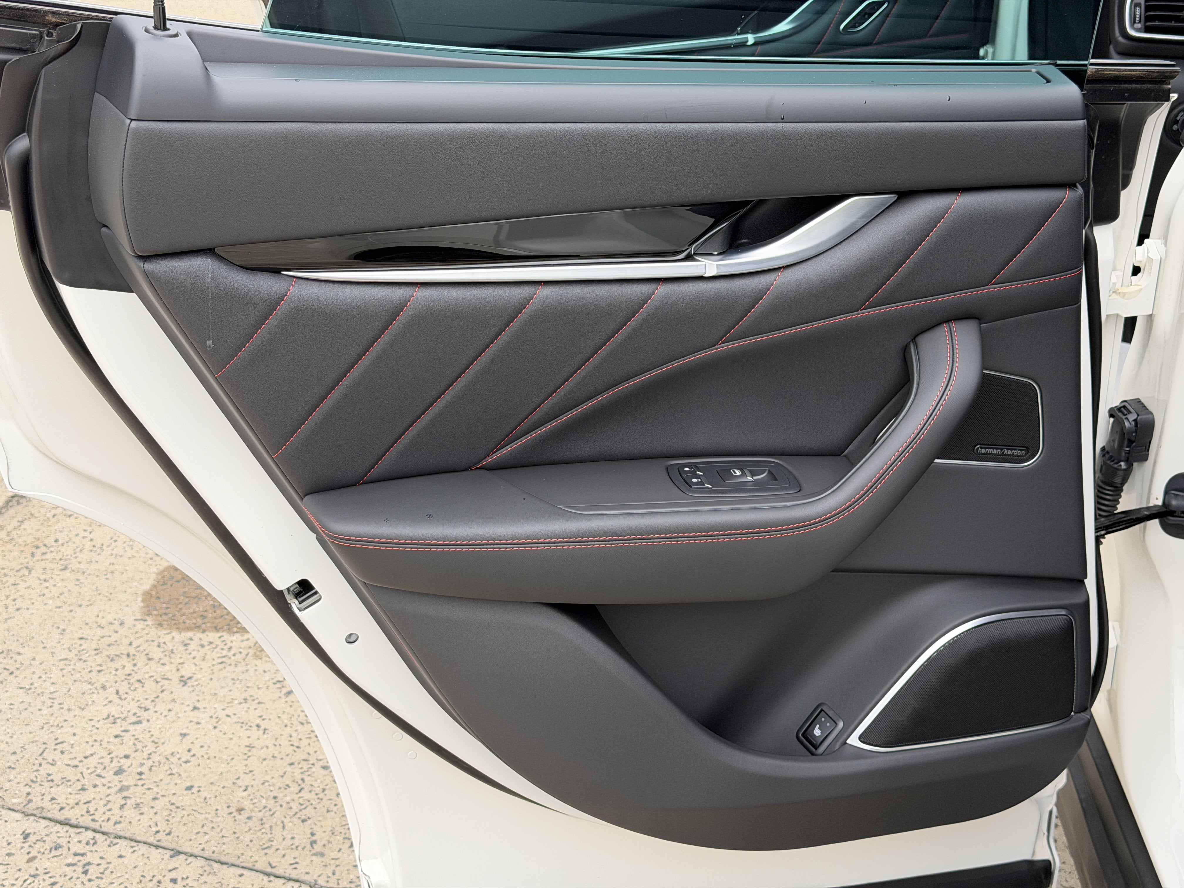 Used 2024 Bianco Maserati GT Ultima image 33