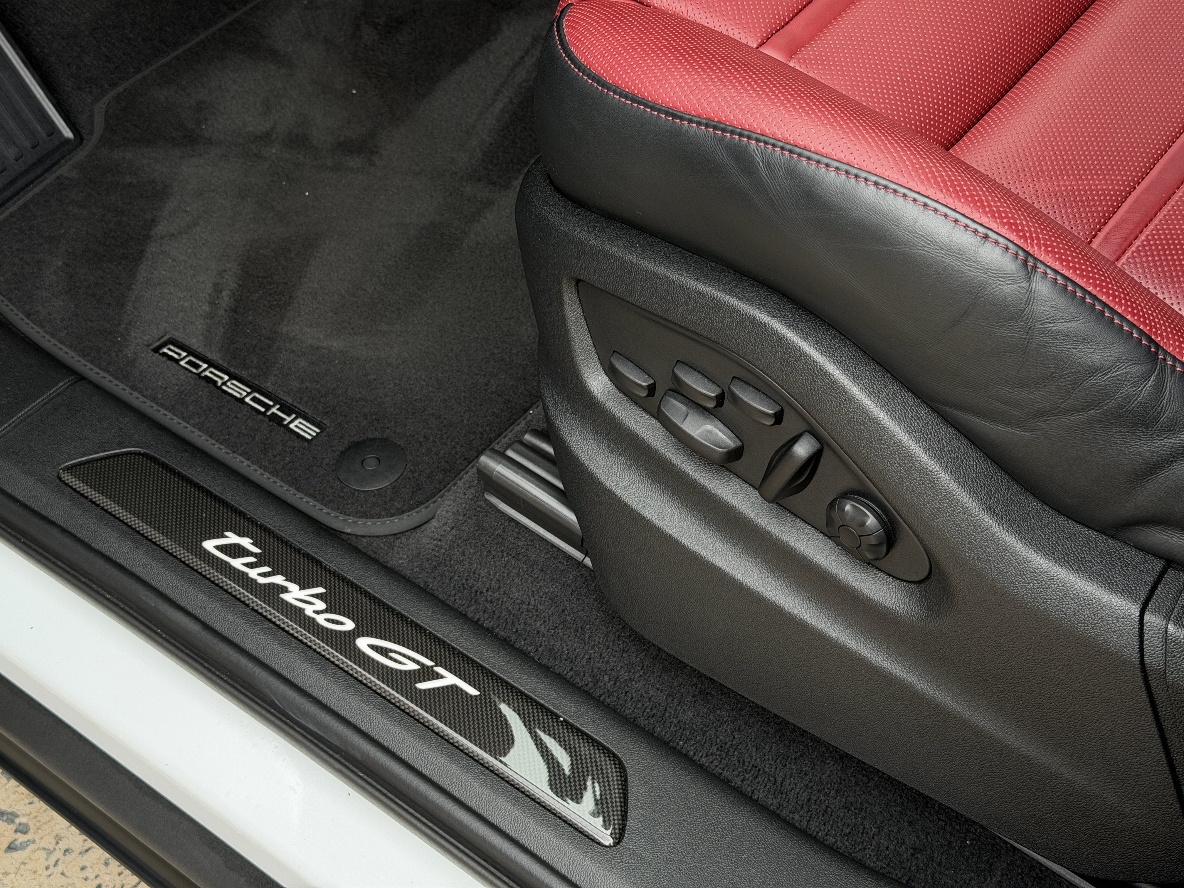 Used 2024 Carrara White Metallic Porsche Turbo GT image 17