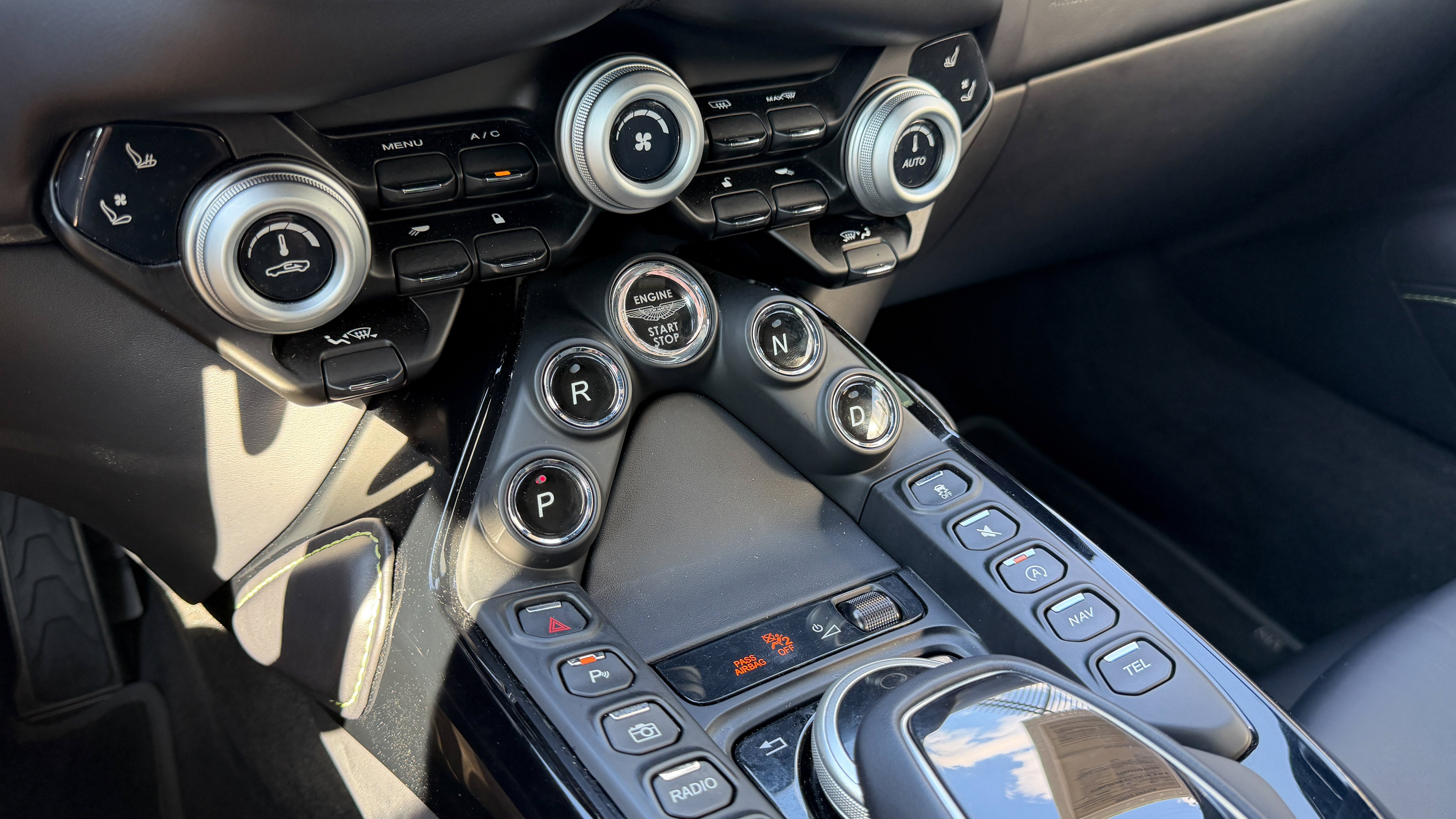 Used 2023 Iridescent Emerald Aston Martin coupe image 27