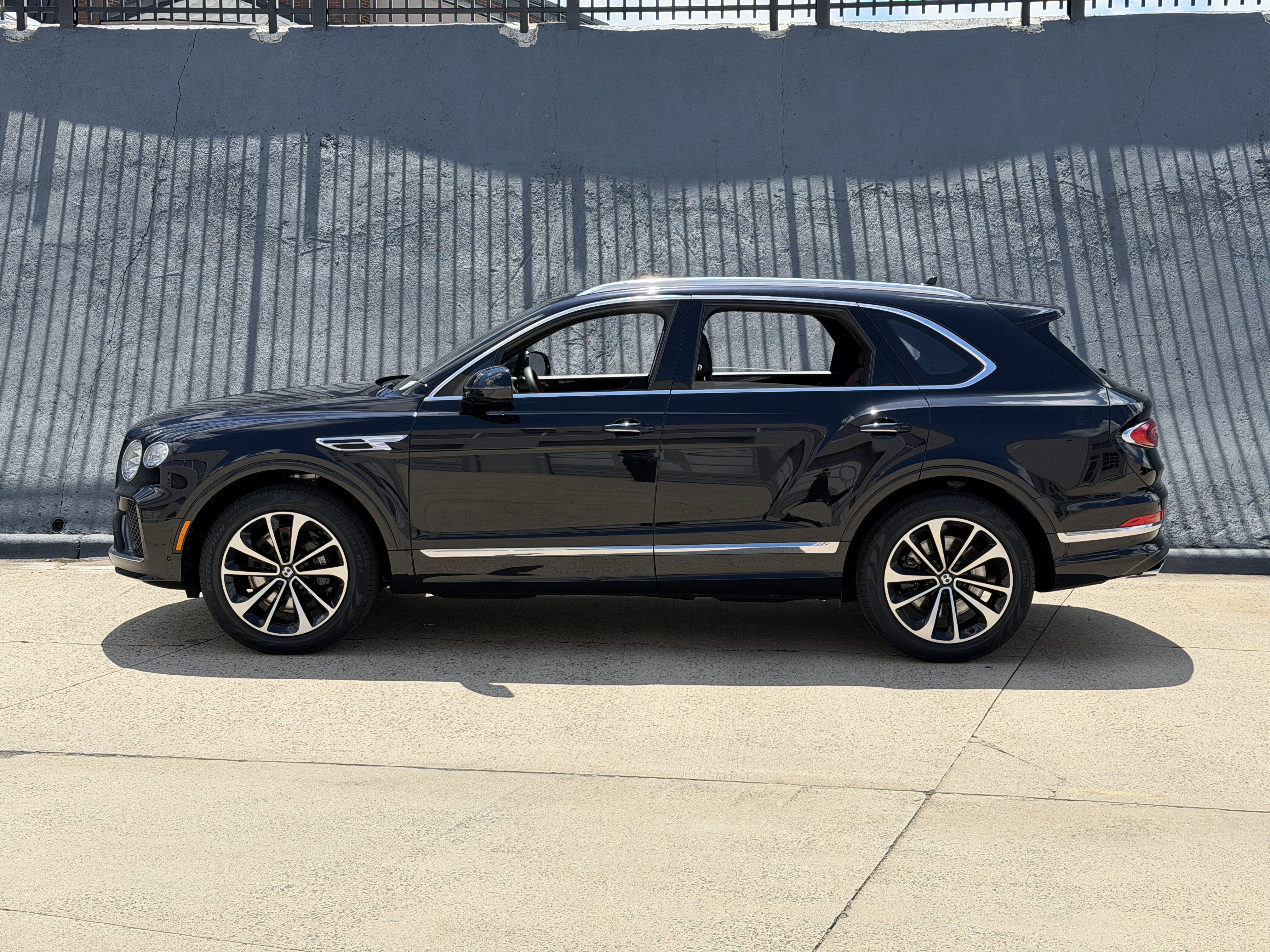 Used 2023 Black Bentley Azure image 9
