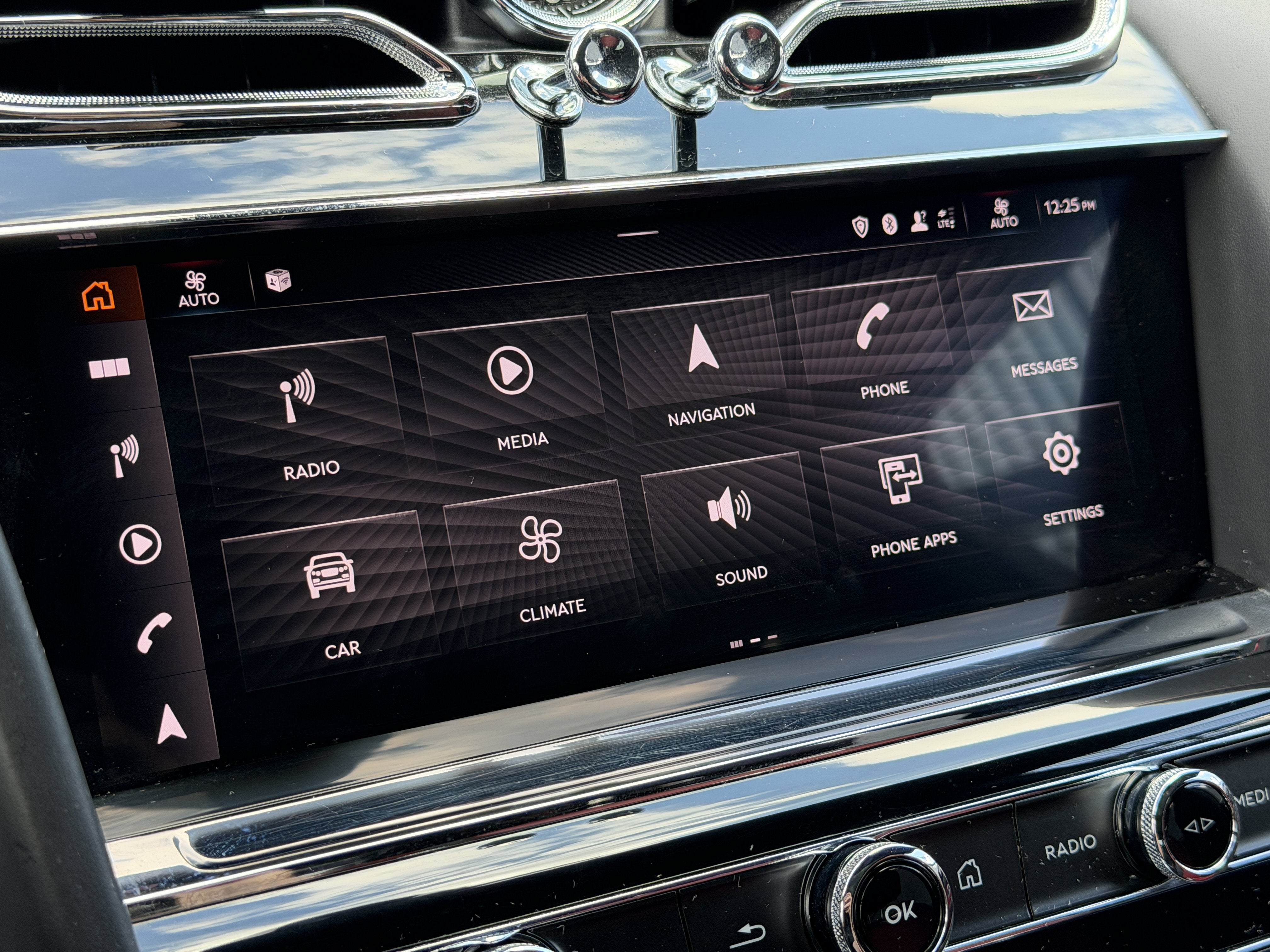 Used 2023 Black Bentley Azure image 24