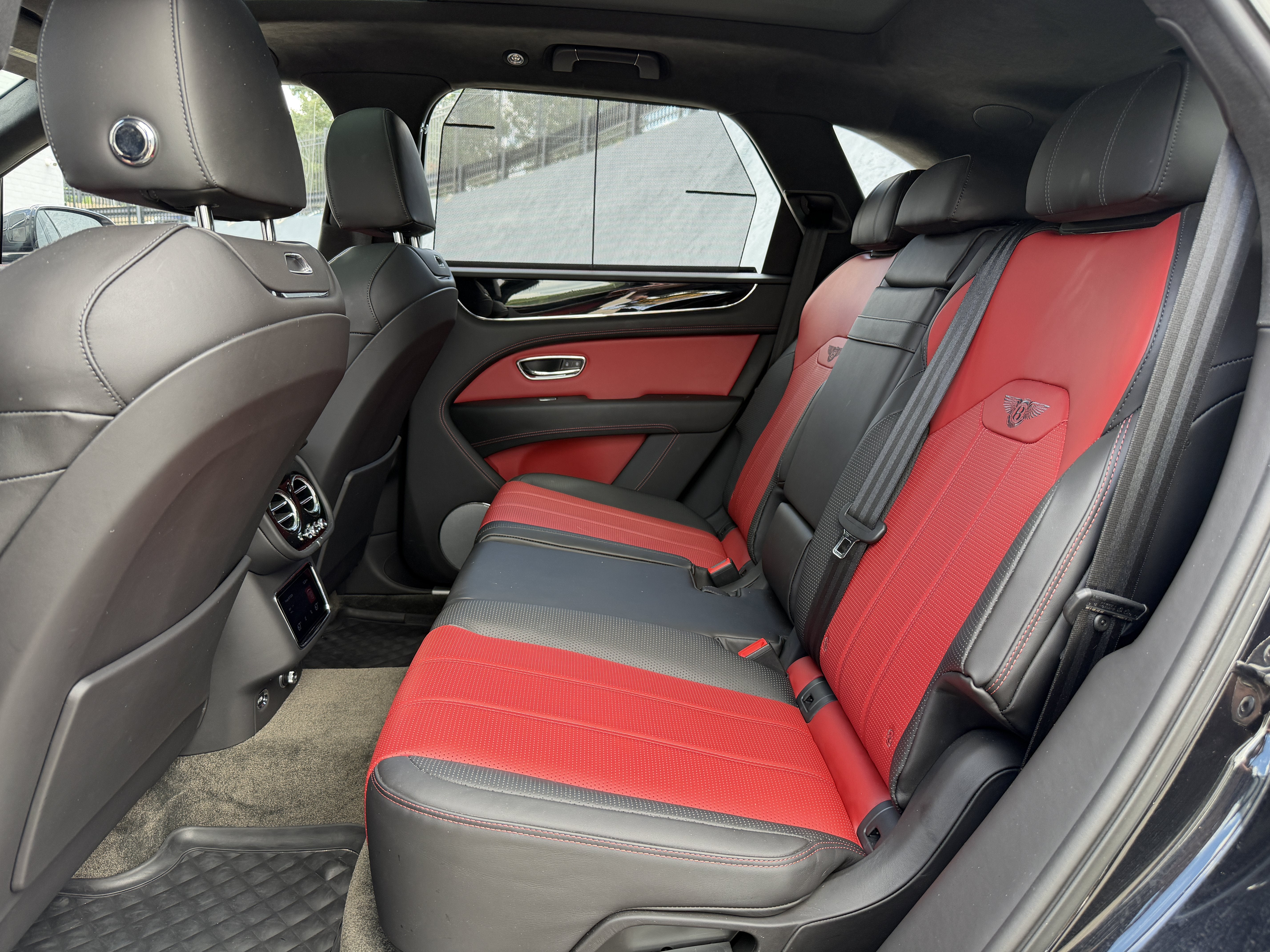 Used 2023 Black Bentley Azure image 32