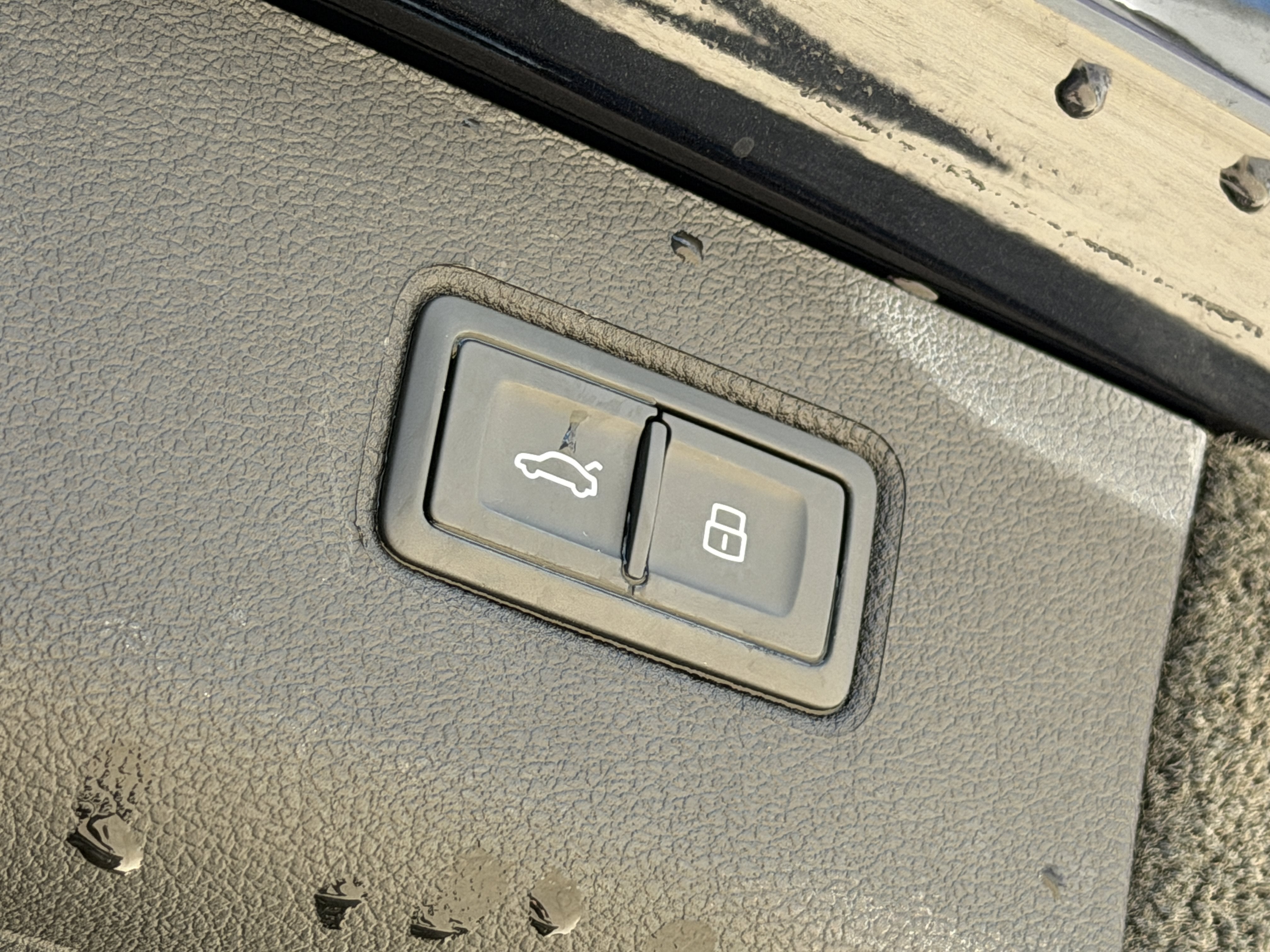 Used 2023 Black Bentley Azure image 37