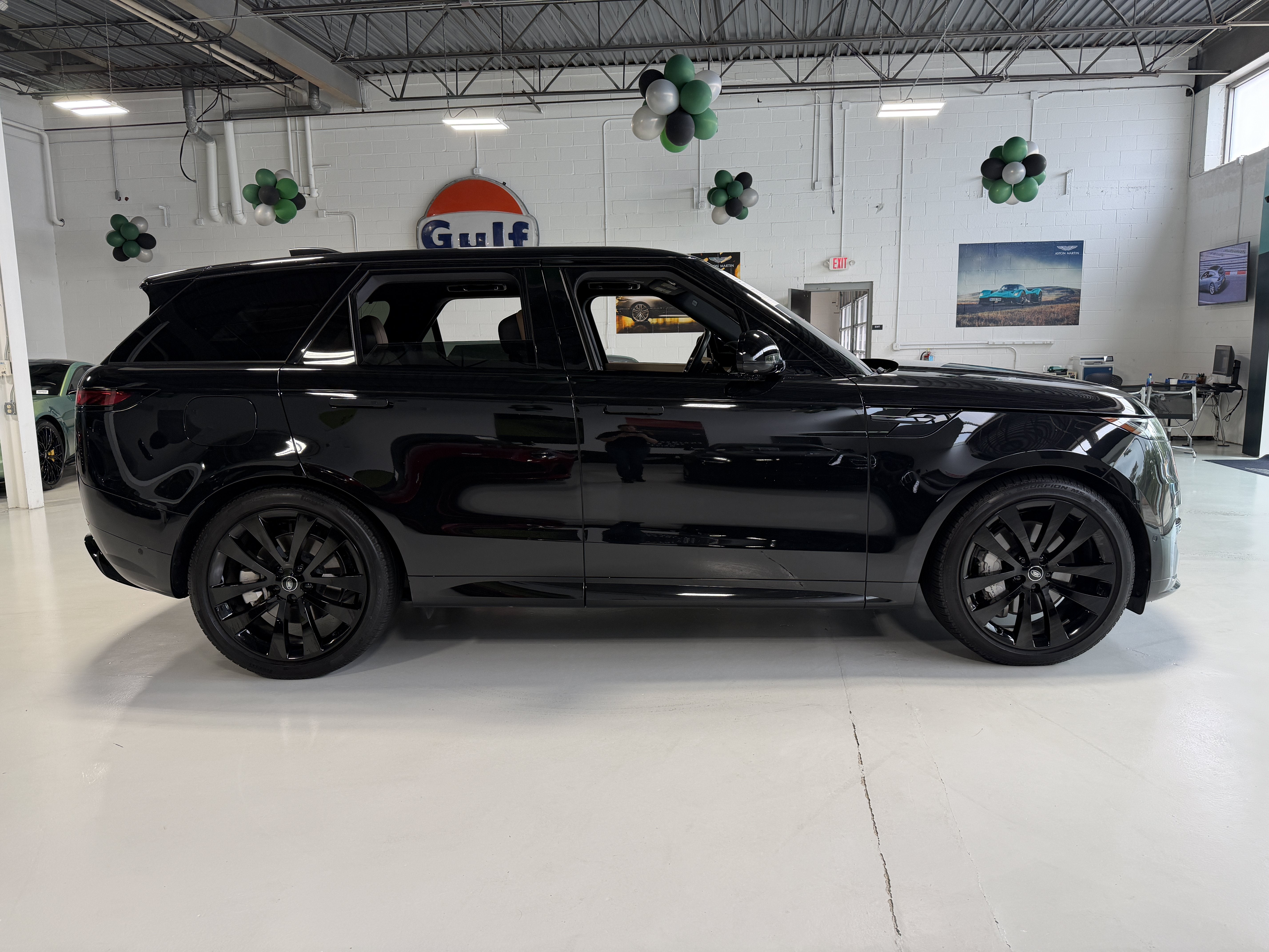 Used 2025 Santorini Black Metallic Land Rover Dynamic SE image 2