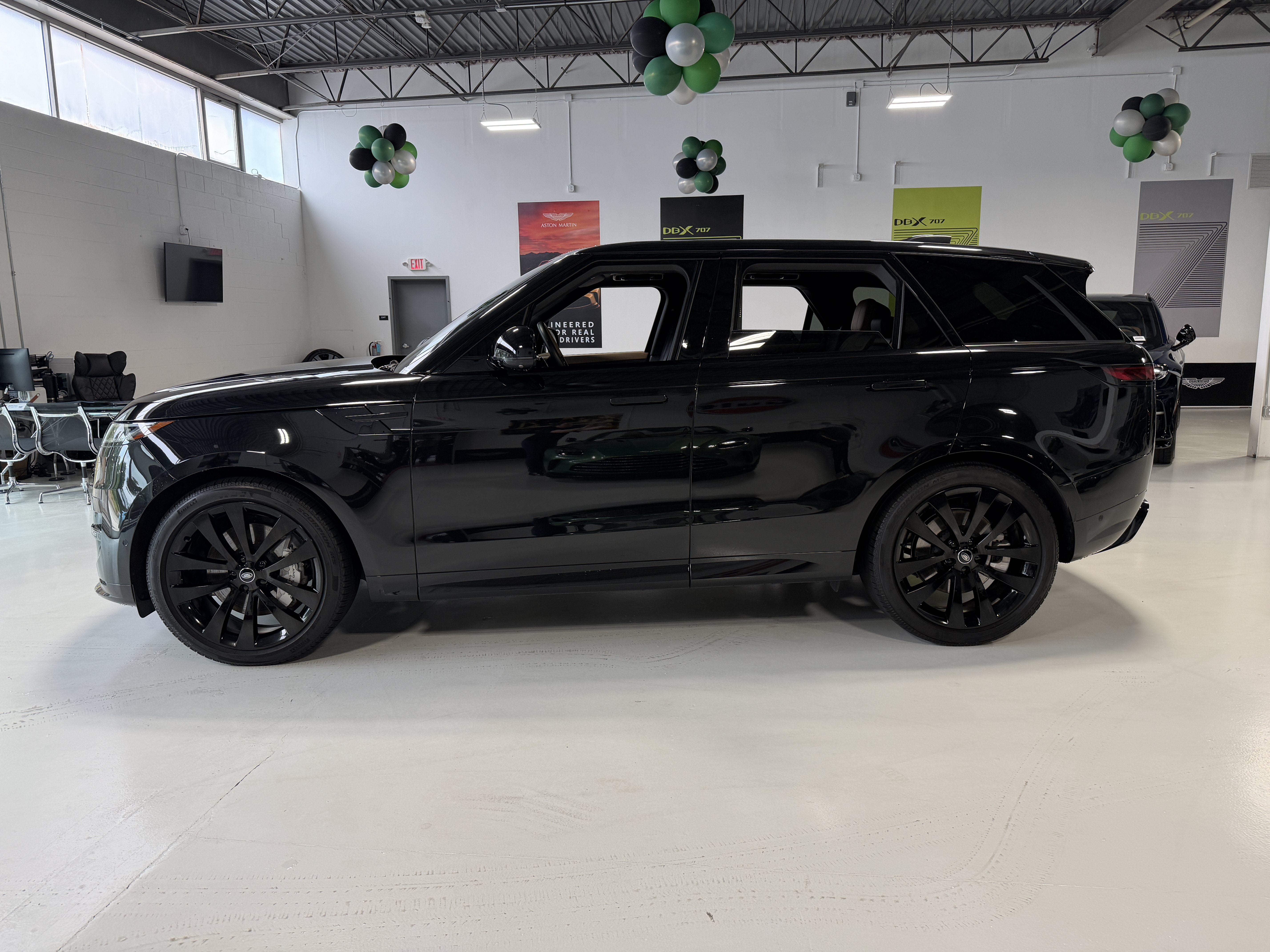 Used 2025 Santorini Black Metallic Land Rover Dynamic SE image 6