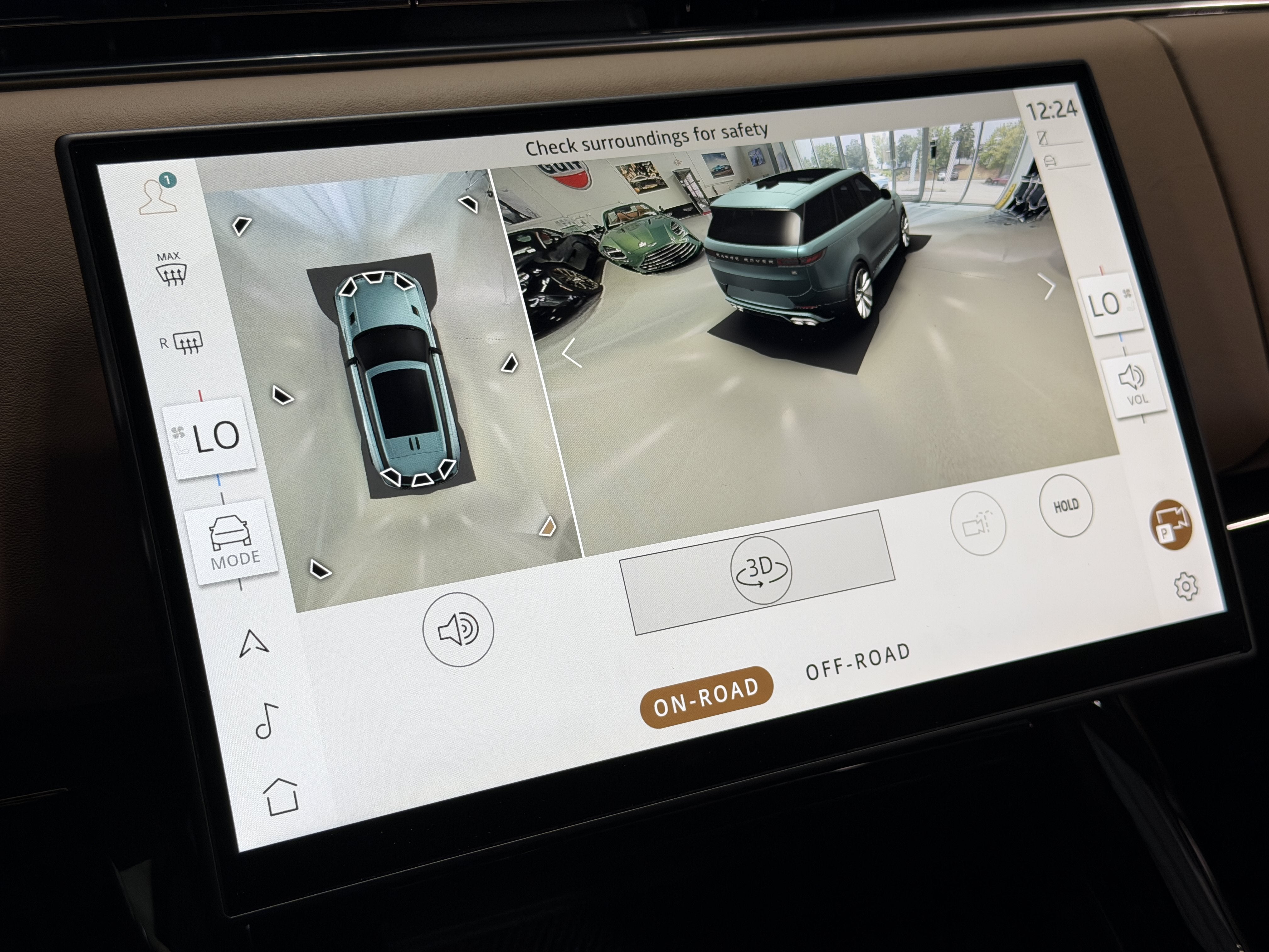 Used 2025 Santorini Black Metallic Land Rover Dynamic SE image 19