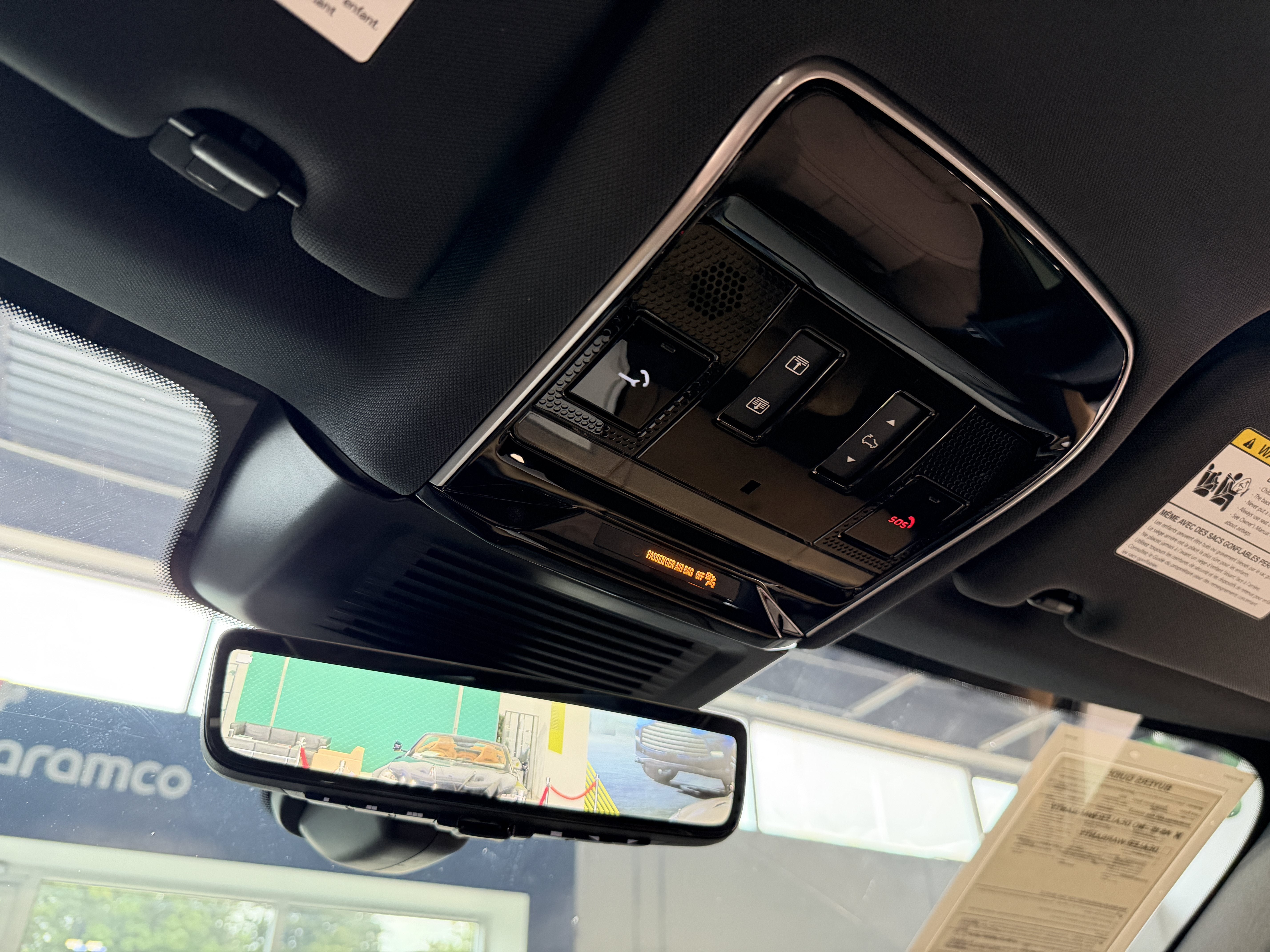 Used 2025 Santorini Black Metallic Land Rover Dynamic SE image 27