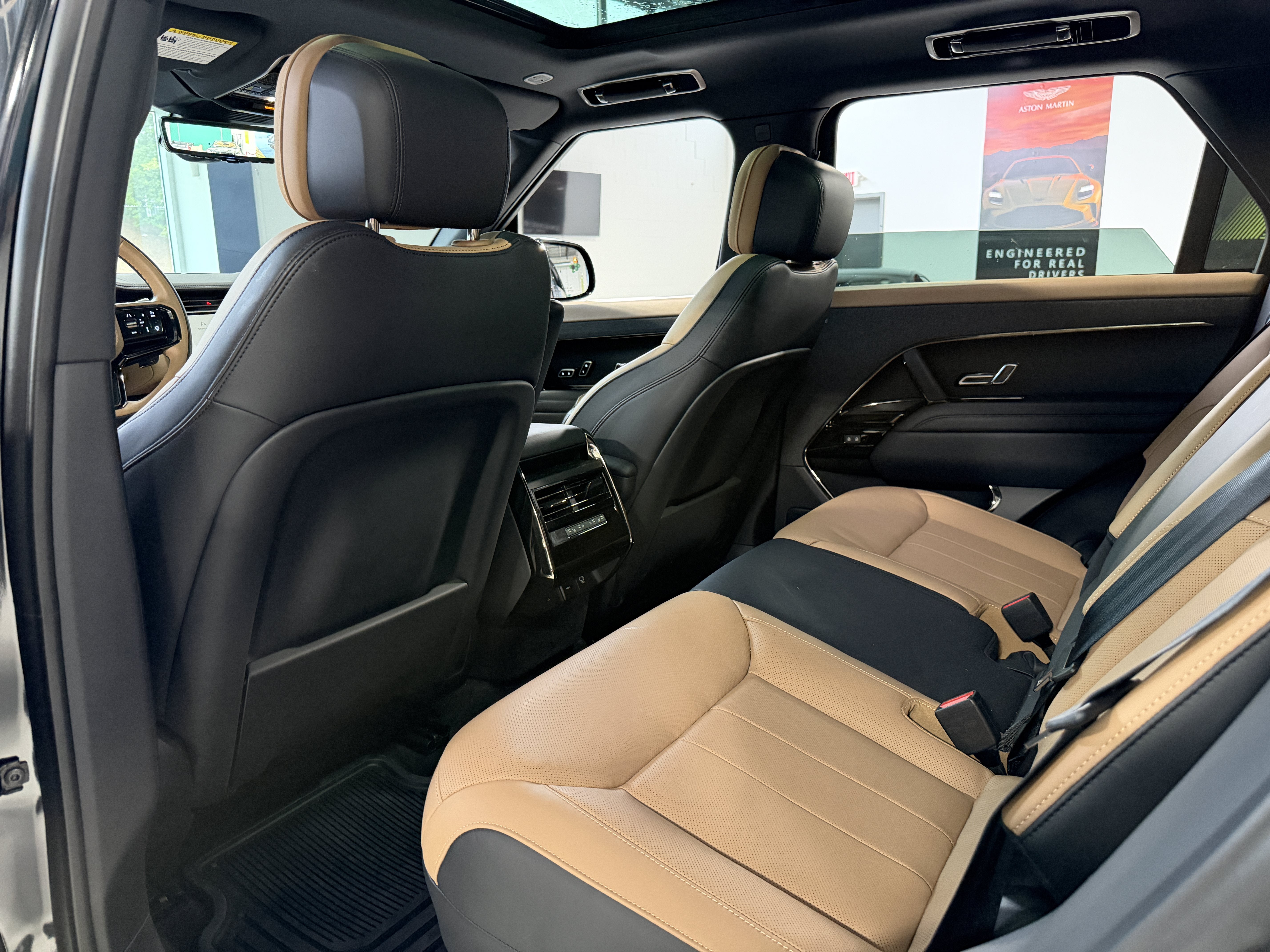 Used 2025 Santorini Black Metallic Land Rover Dynamic SE image 33