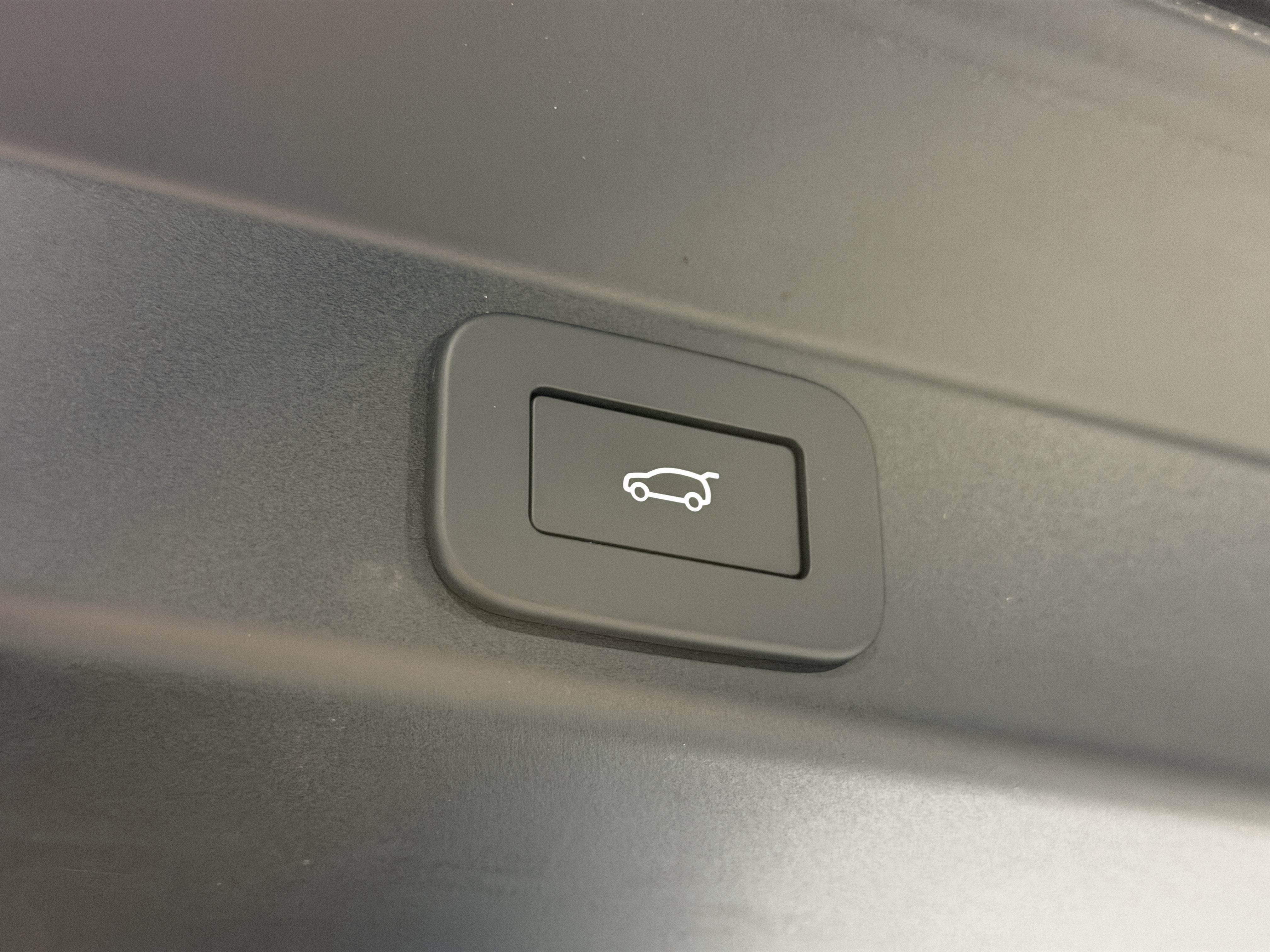 Used 2025 Santorini Black Metallic Land Rover Dynamic SE image 37