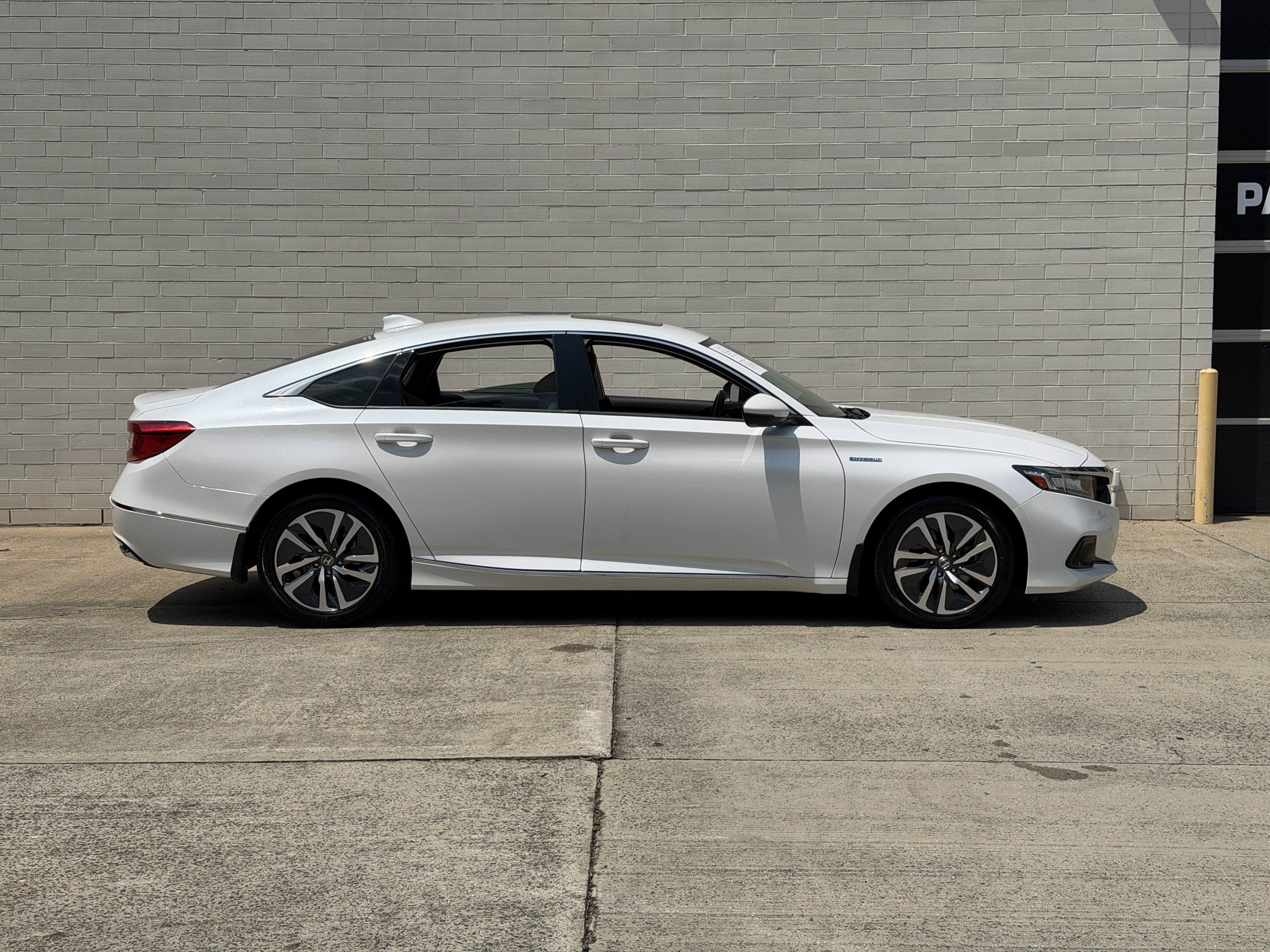 Used 2021 White Honda EX-L image 2