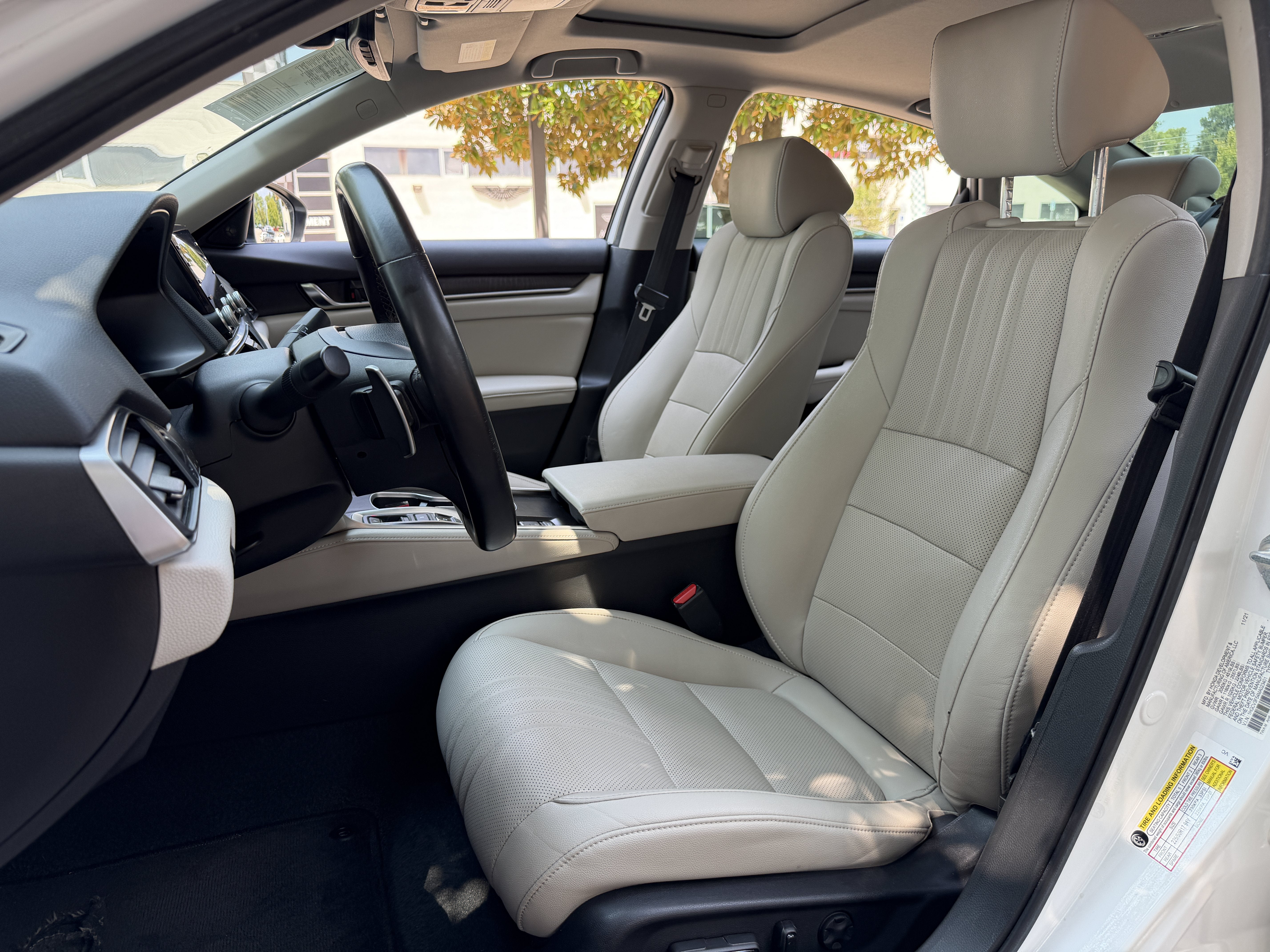 Used 2021 White Honda EX-L image 13