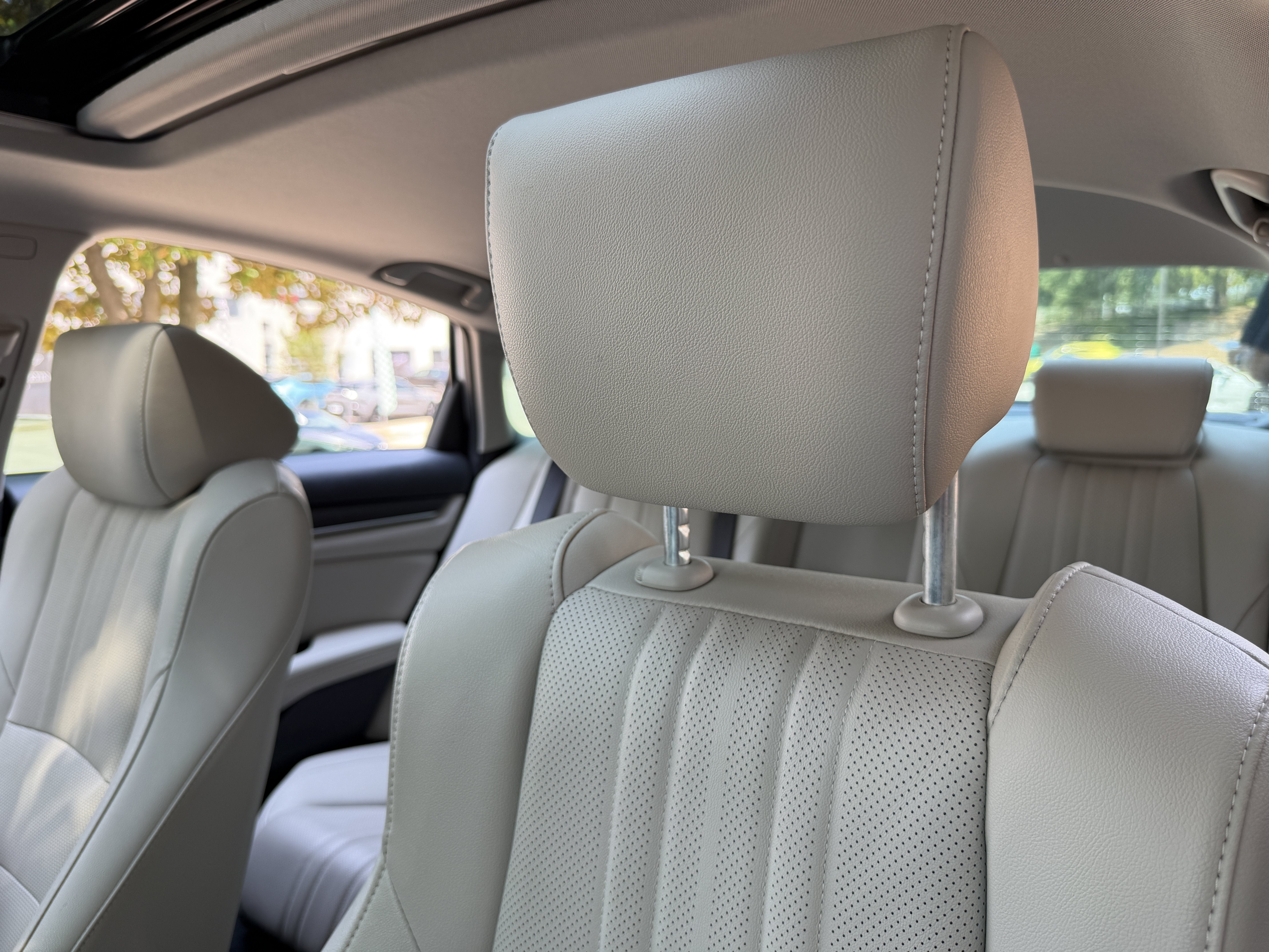 Used 2021 White Honda EX-L image 27