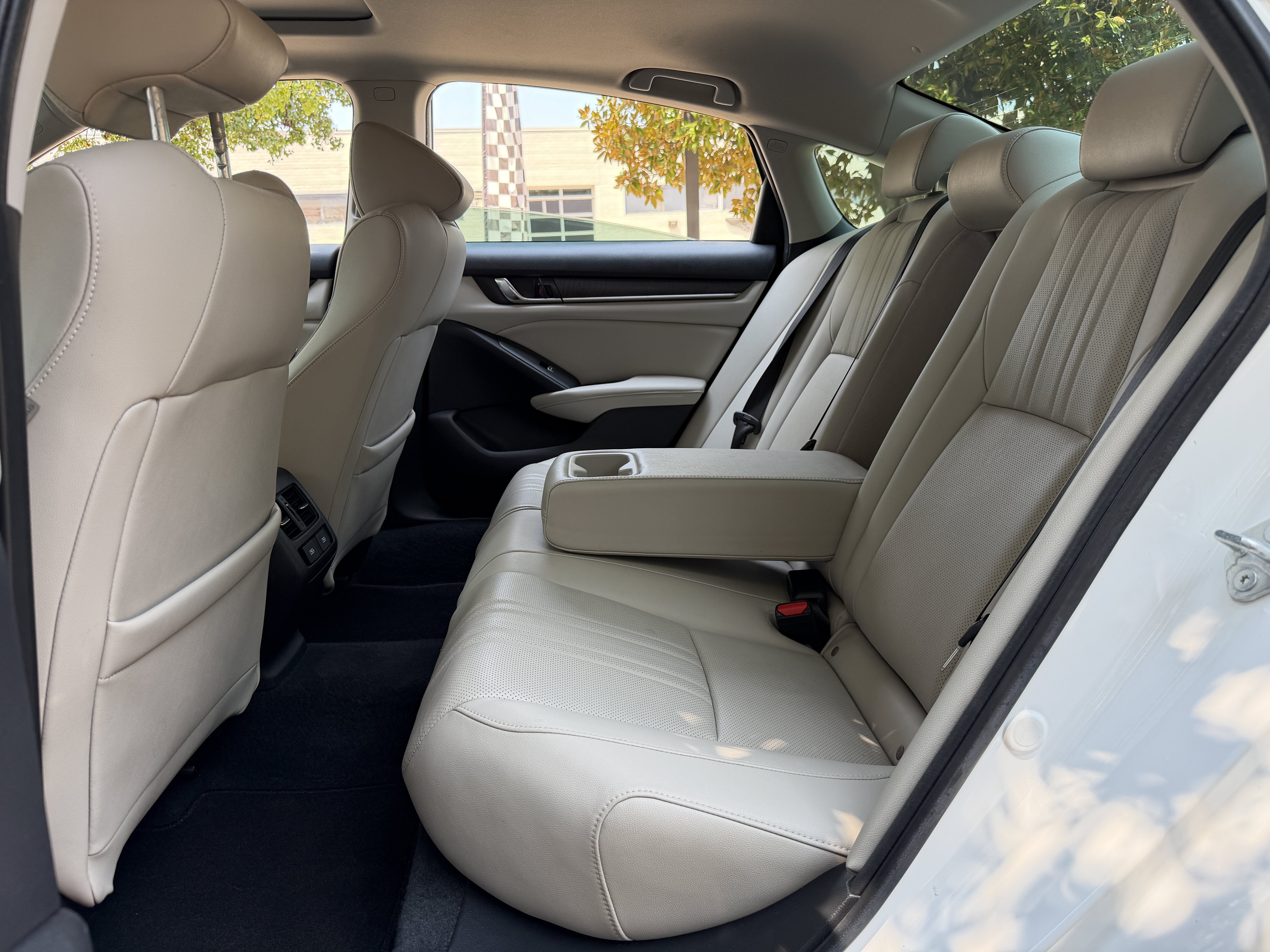 Used 2021 White Honda EX-L image 30