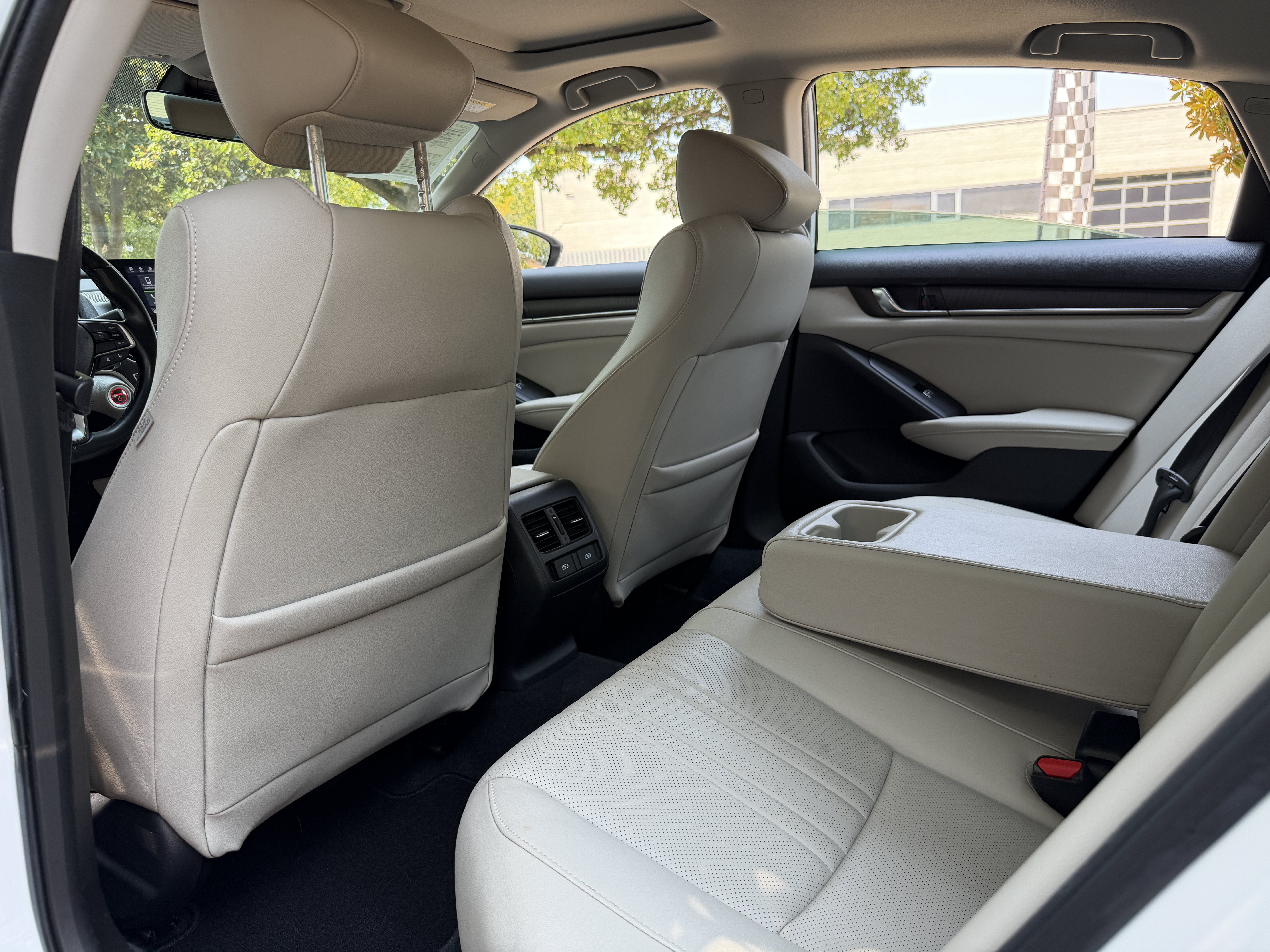 Used 2021 White Honda EX-L image 31