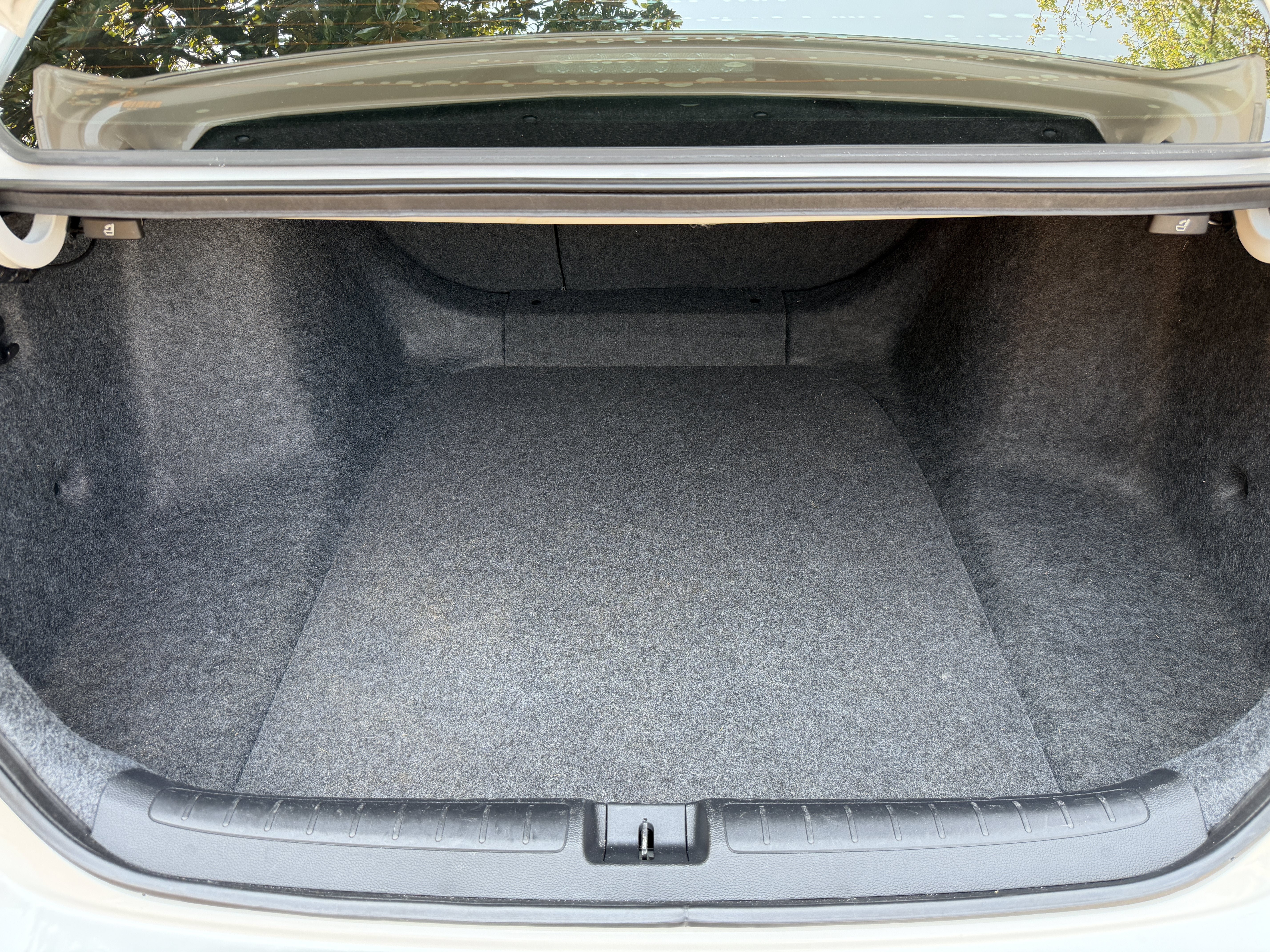 Used 2021 White Honda EX-L image 33