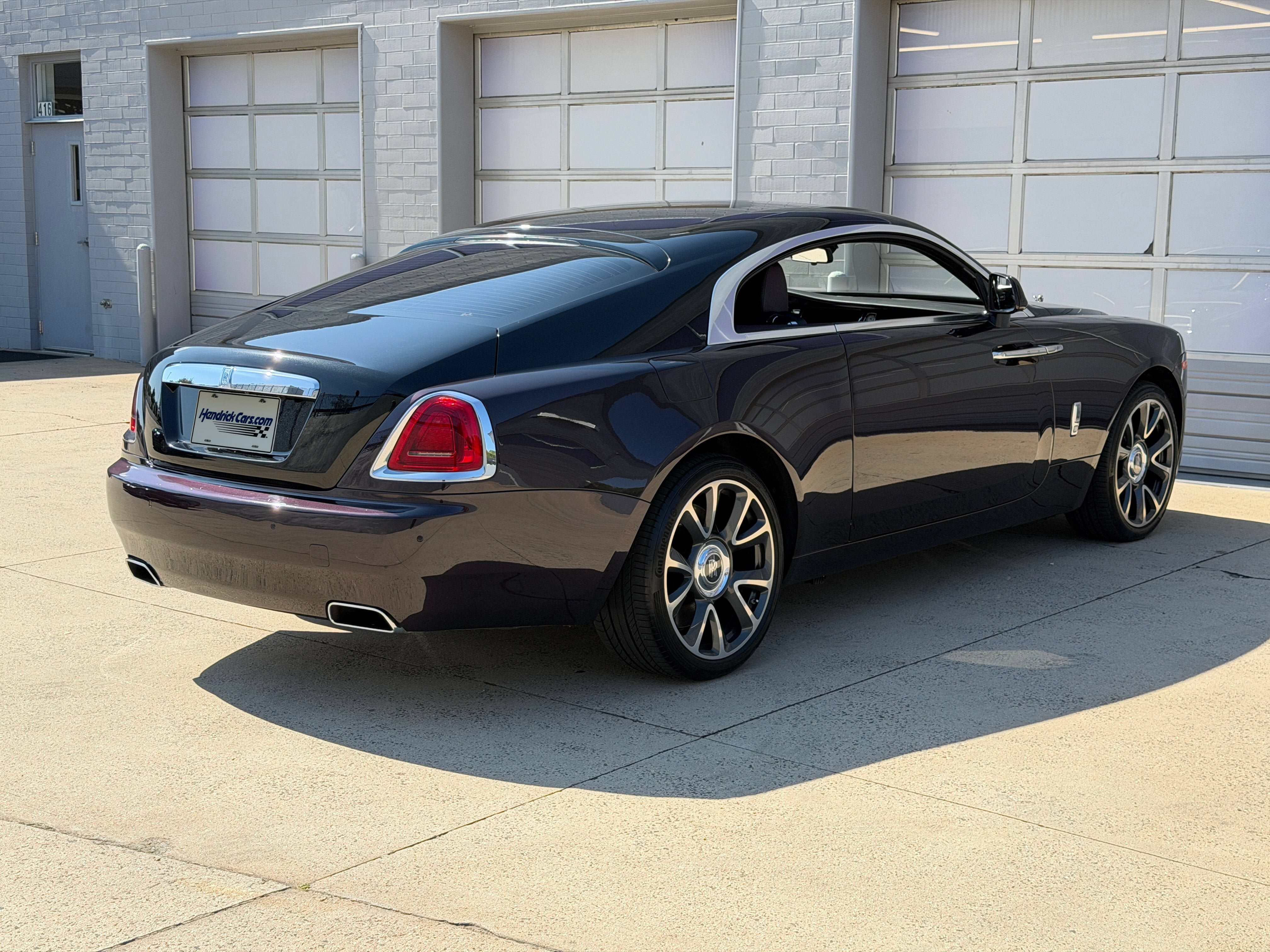 Used 2018 Twilight Purple Rolls-Royce  image 3