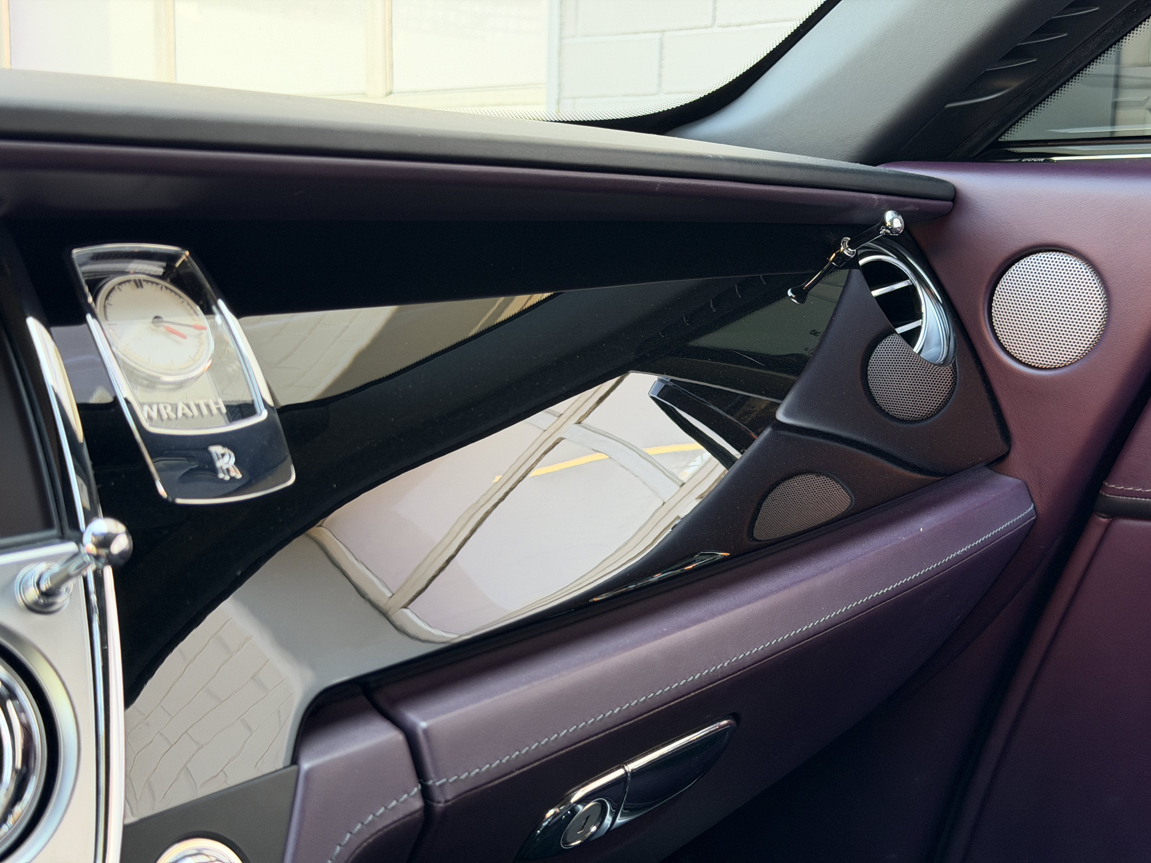 Used 2018 Twilight Purple Rolls-Royce  image 31
