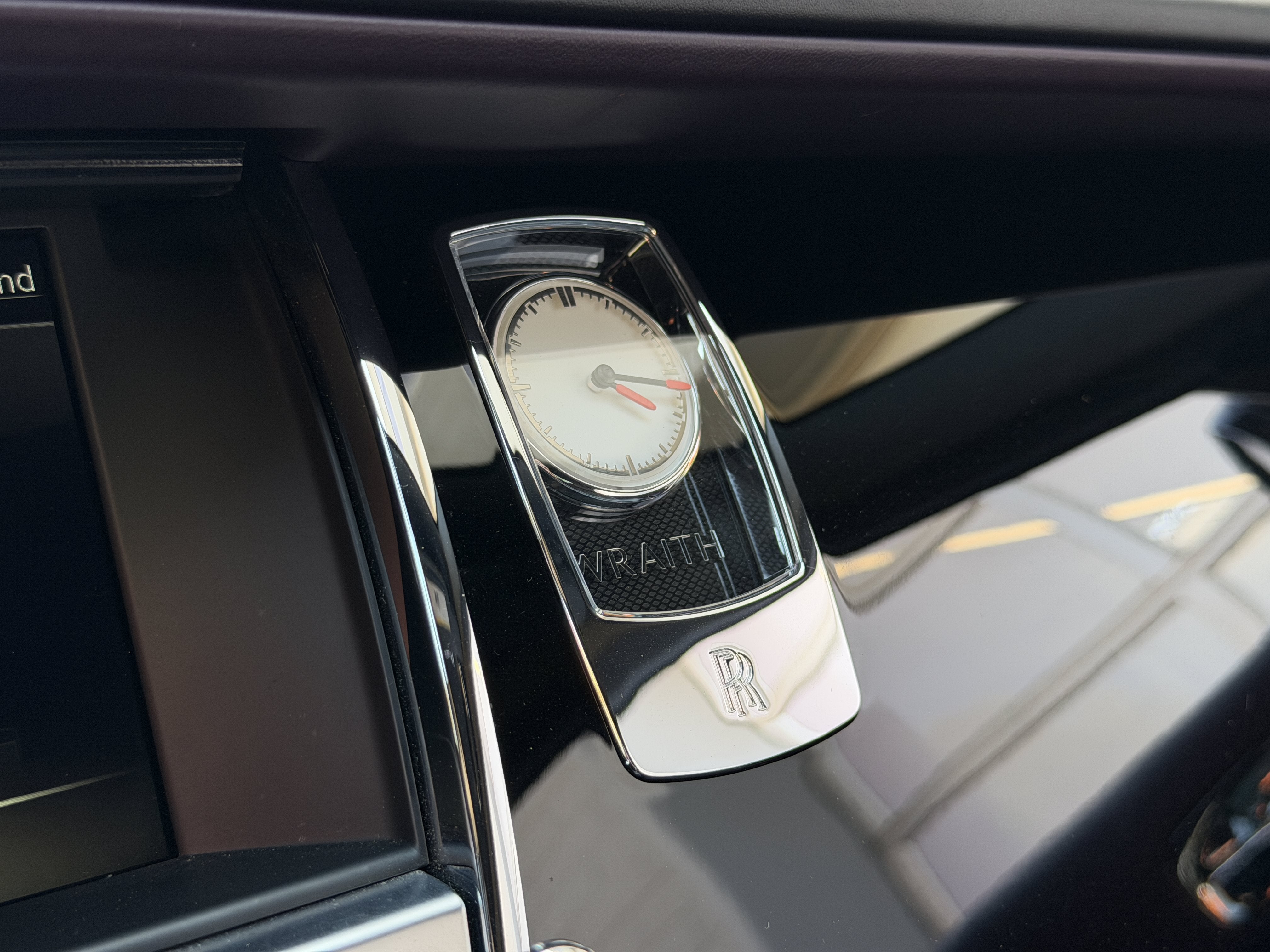 Used 2018 Twilight Purple Rolls-Royce  image 32