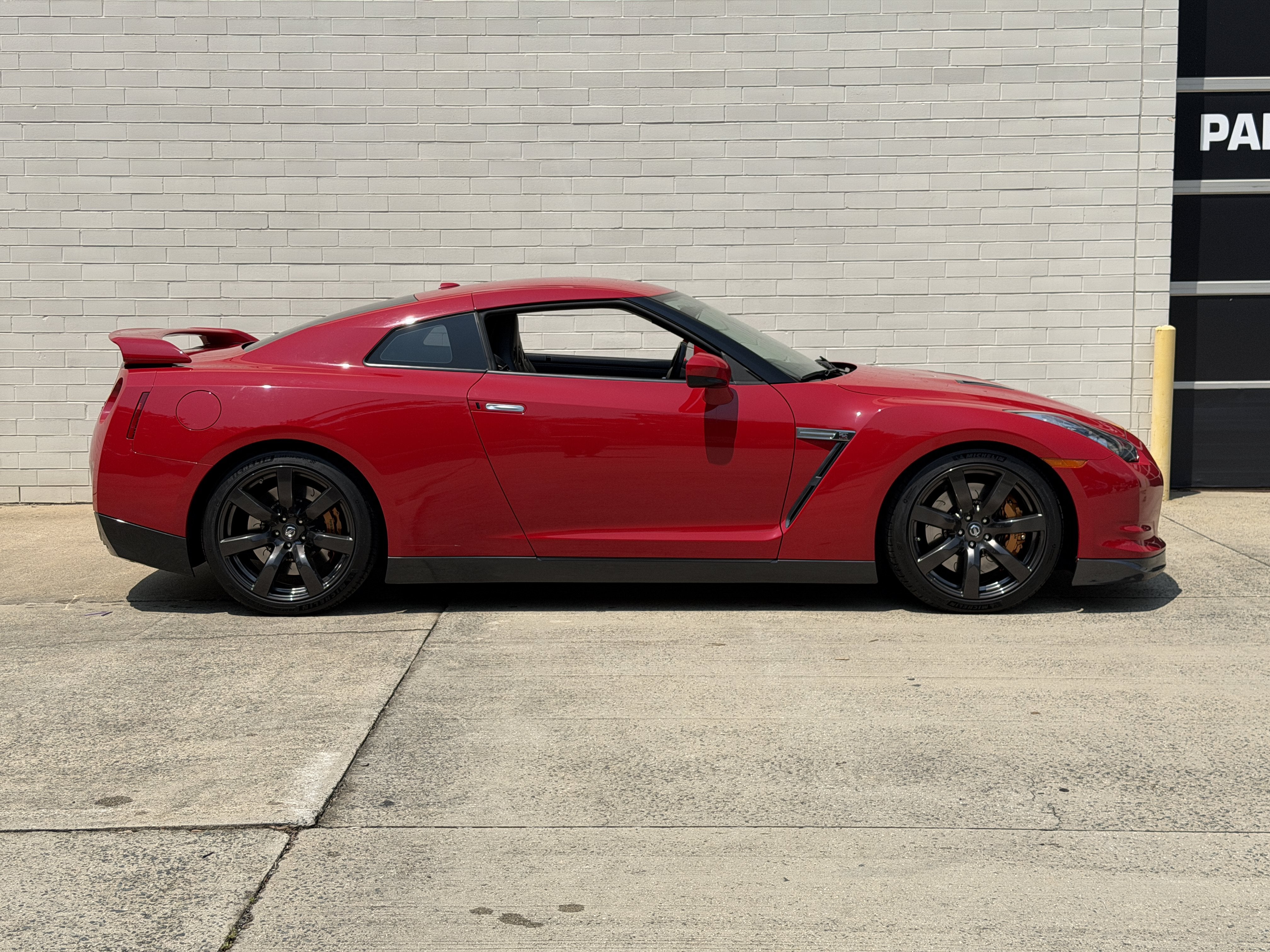 Used 2010 Solid Red Nissan Premium image 6