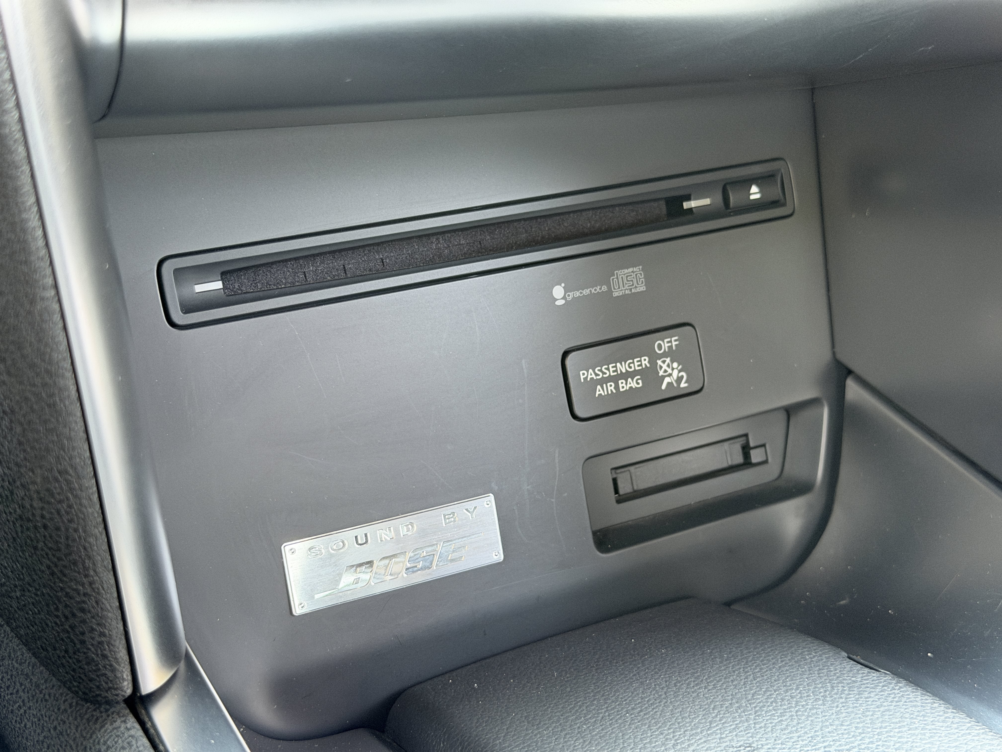 Used 2010 Solid Red Nissan Premium image 28
