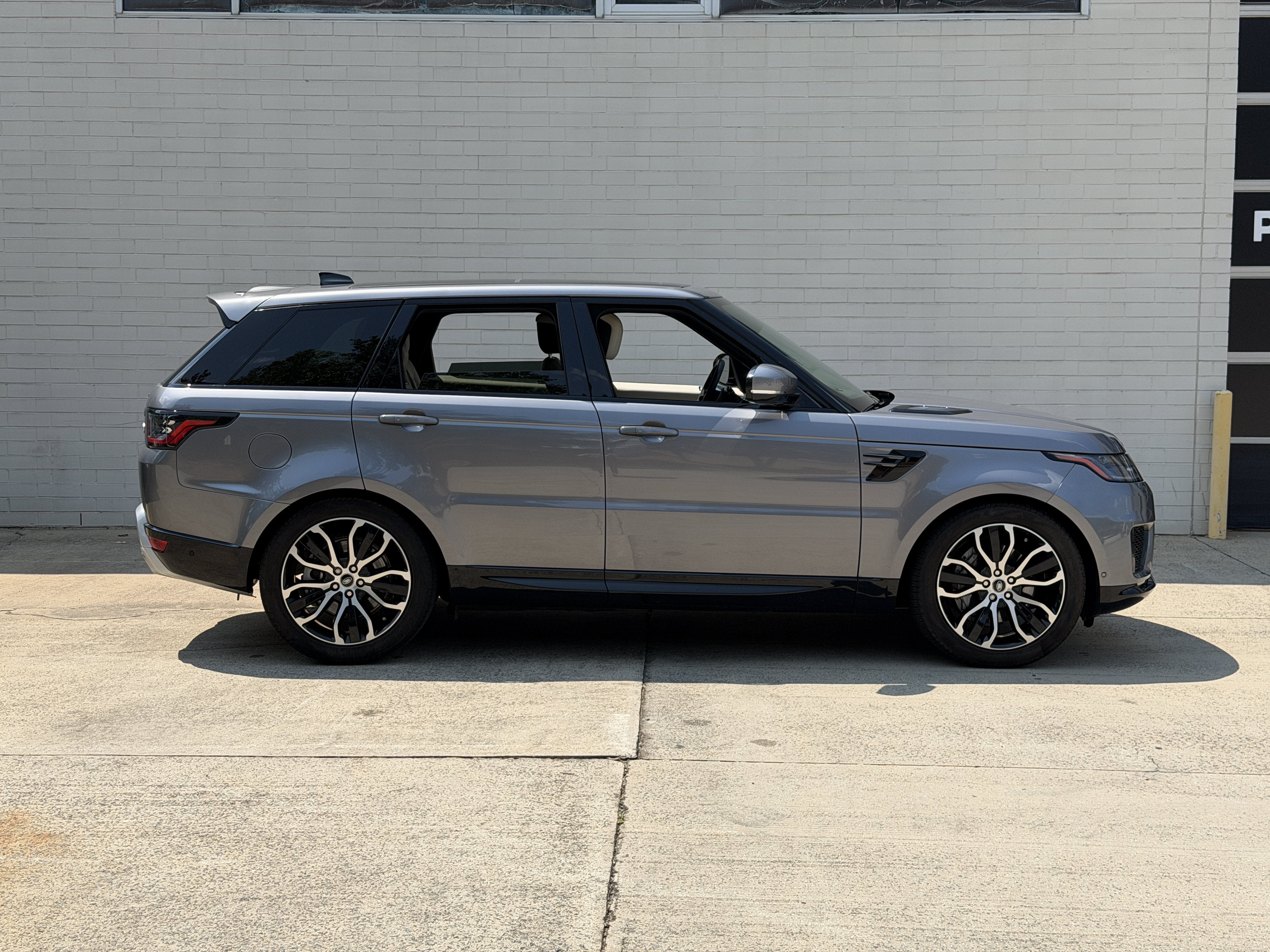 Used 2022 Silver Land Rover HSE Silver Edition image 2