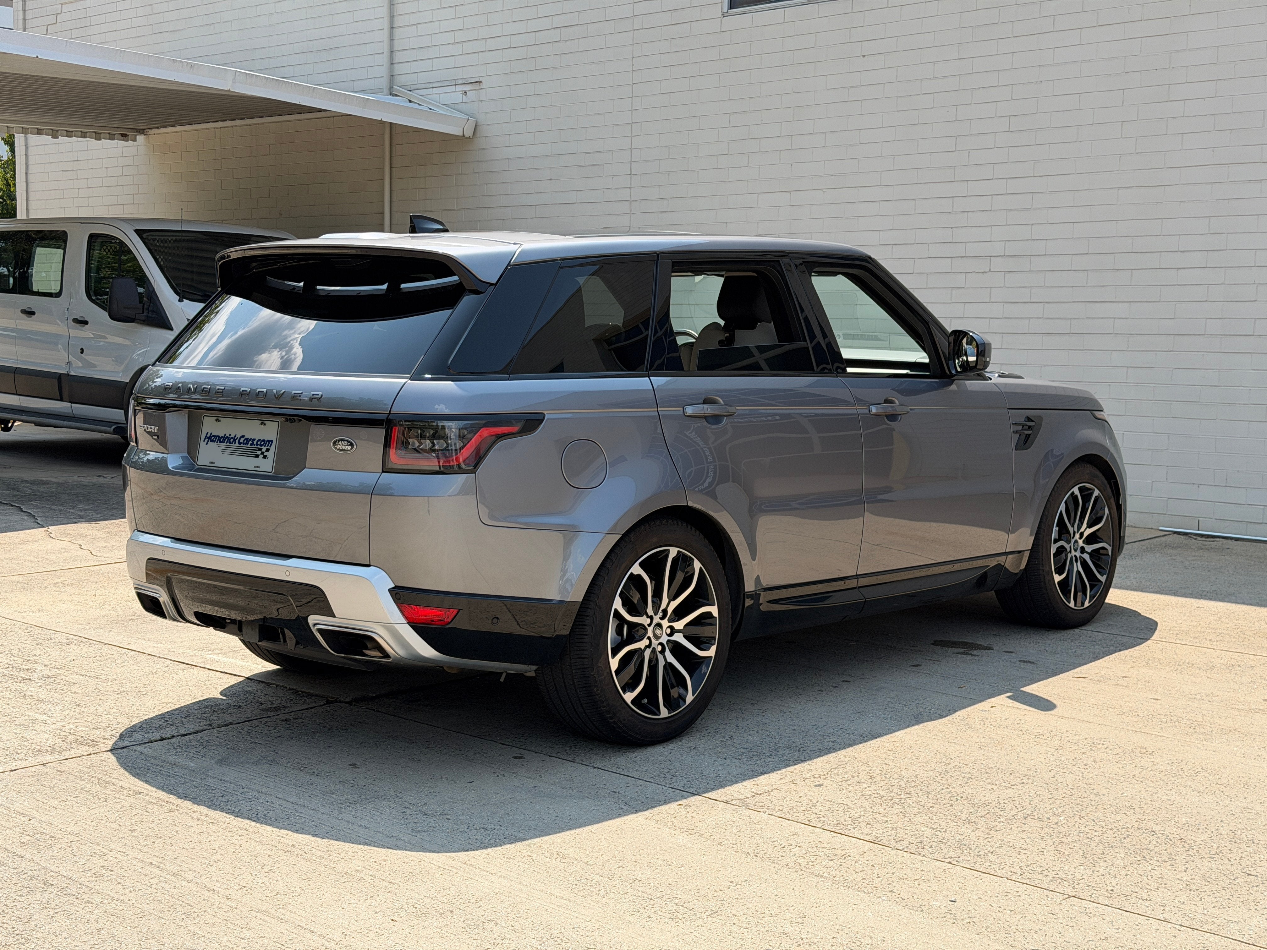 Used 2022 Silver Land Rover HSE Silver Edition image 3