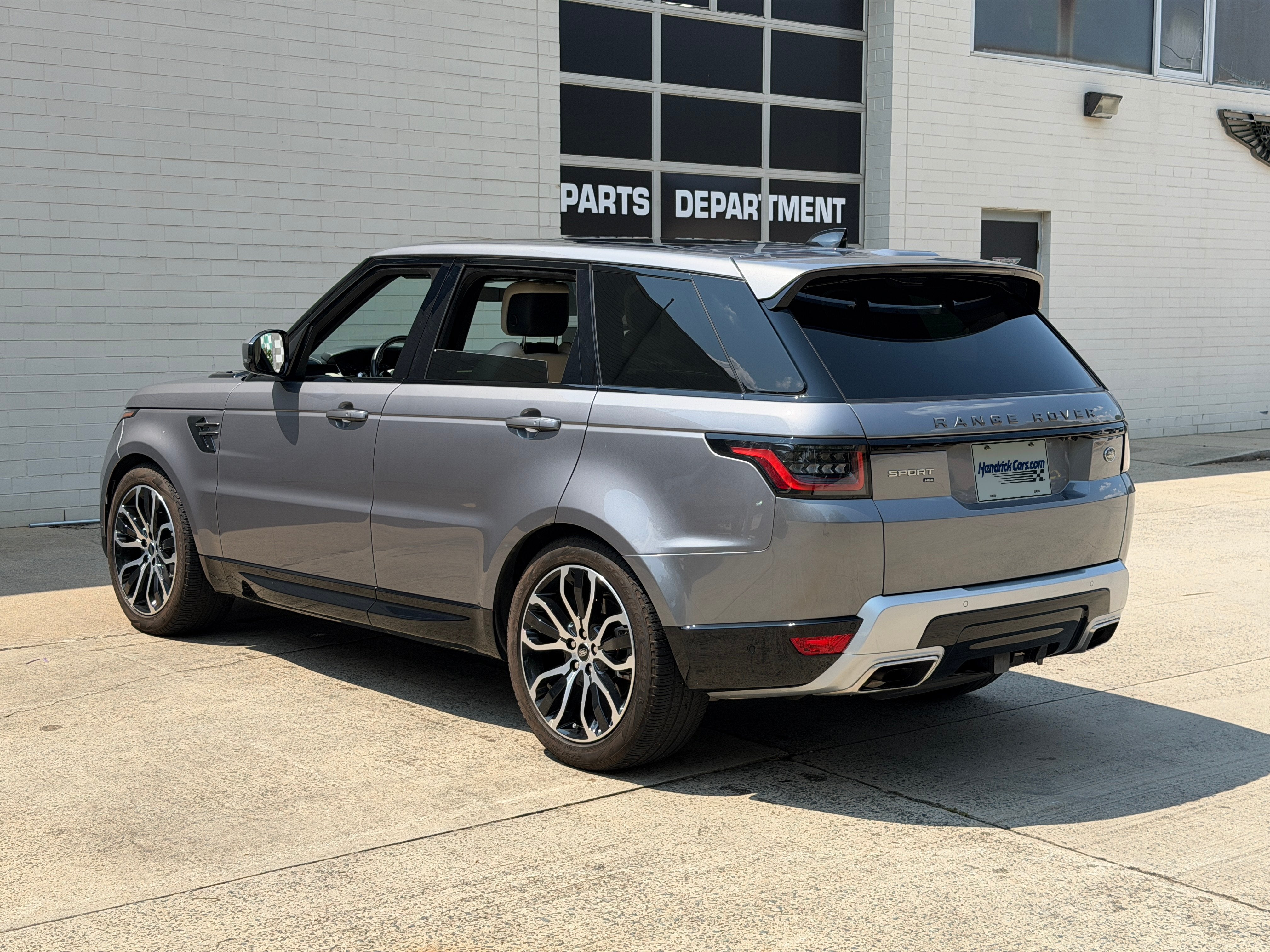 Used 2022 Silver Land Rover HSE Silver Edition image 5