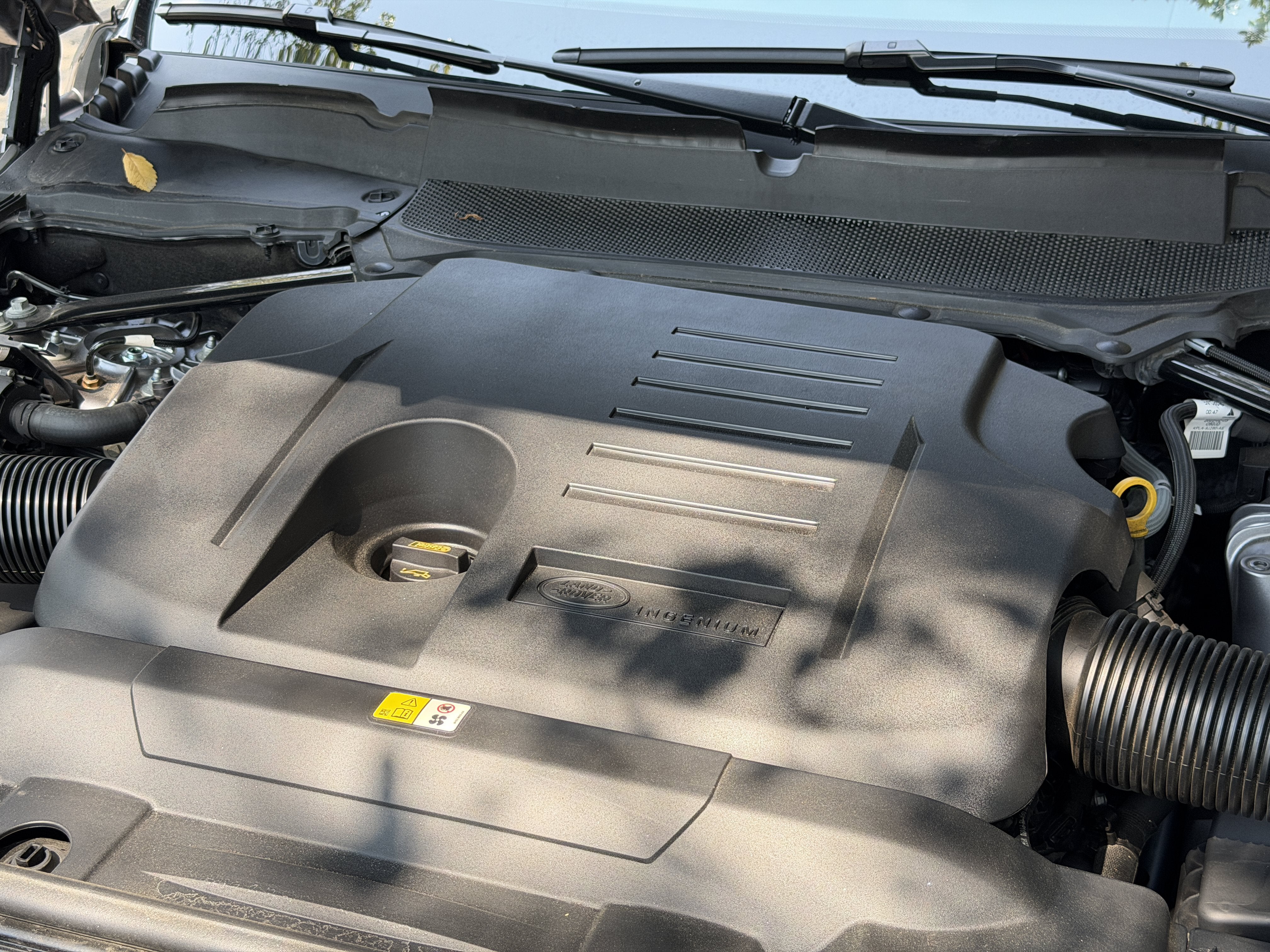 Used 2022 Silver Land Rover HSE Silver Edition image 9