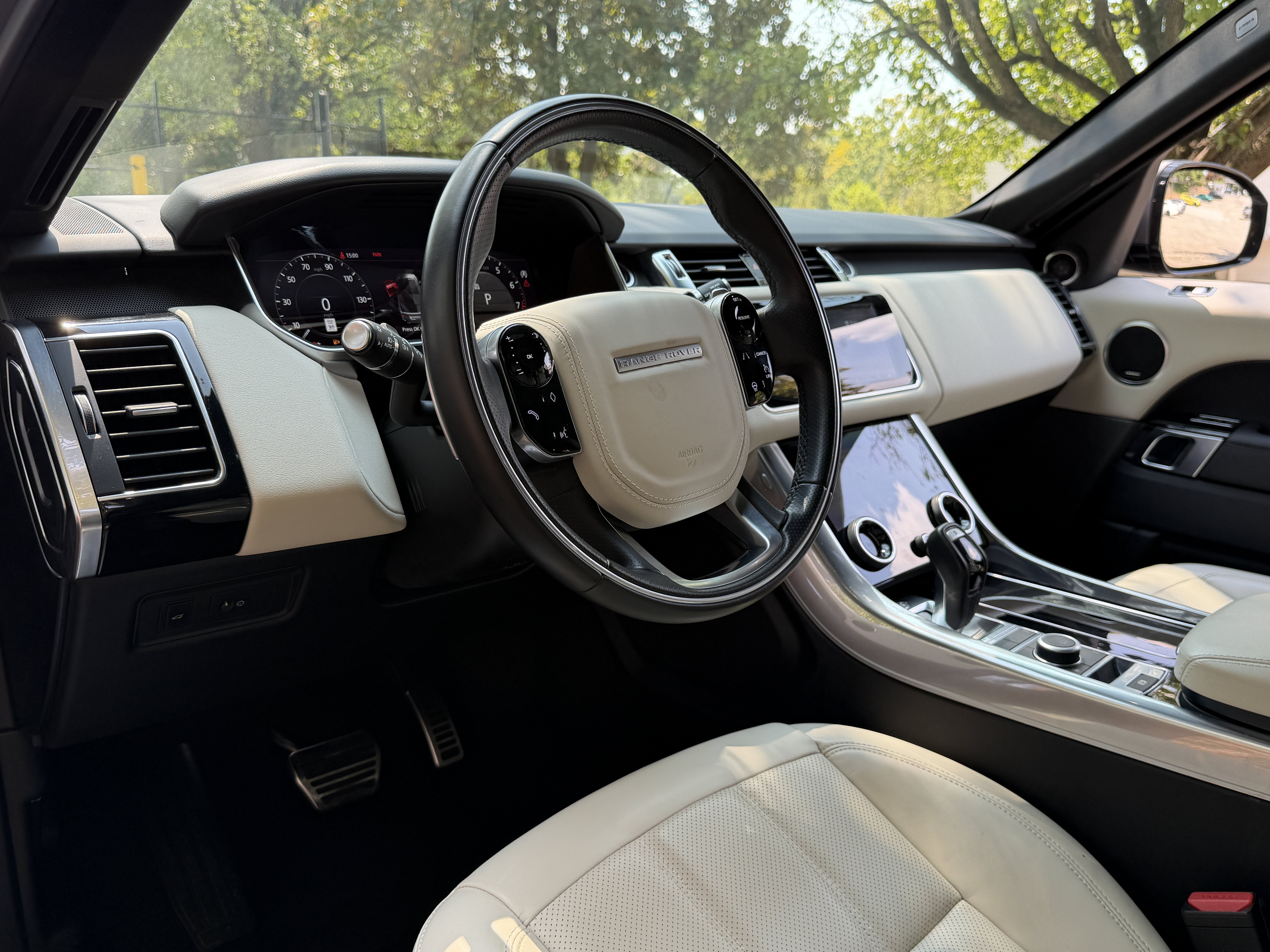 Used 2022 Silver Land Rover HSE Silver Edition image 14