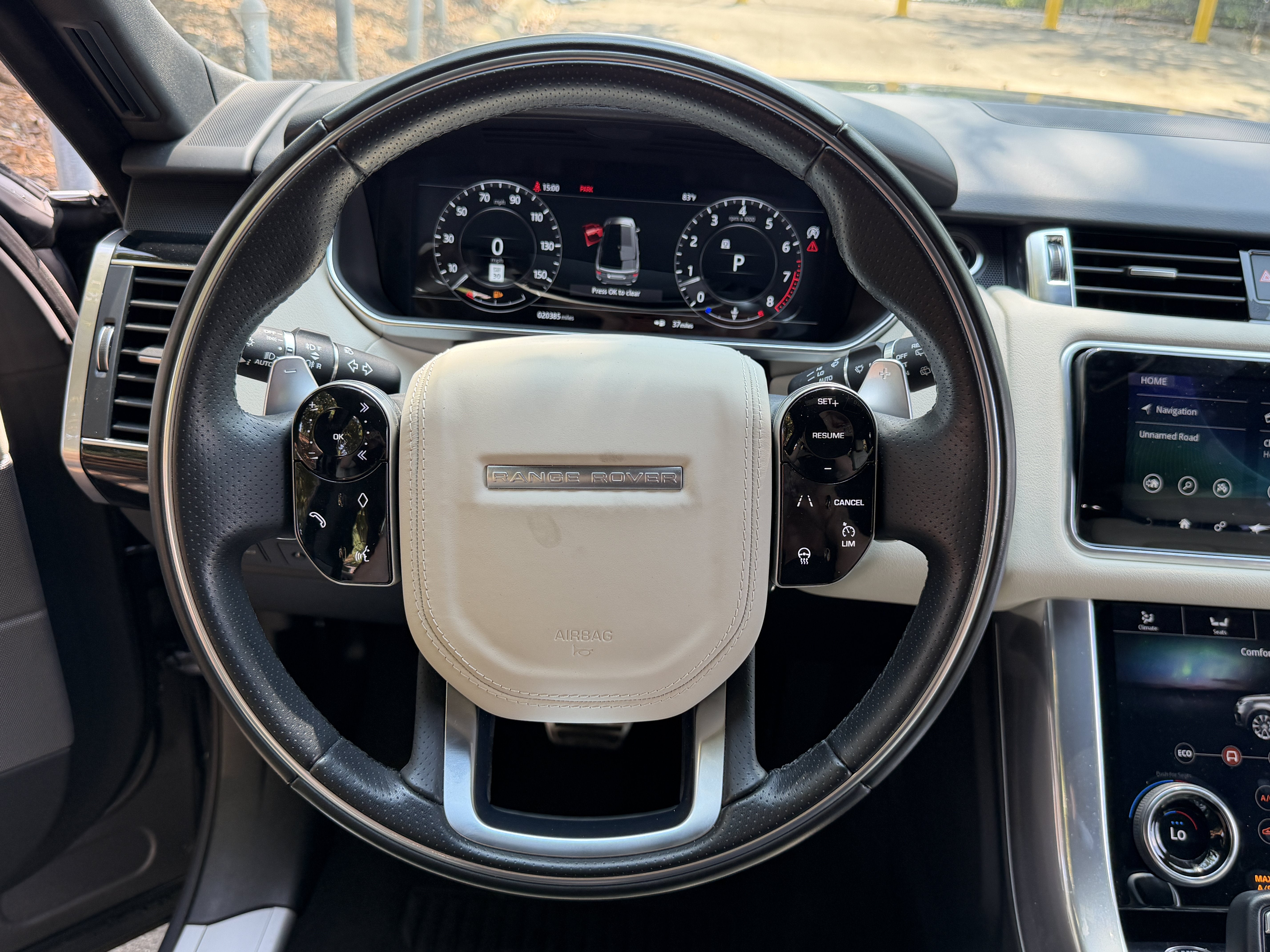 Used 2022 Silver Land Rover HSE Silver Edition image 17