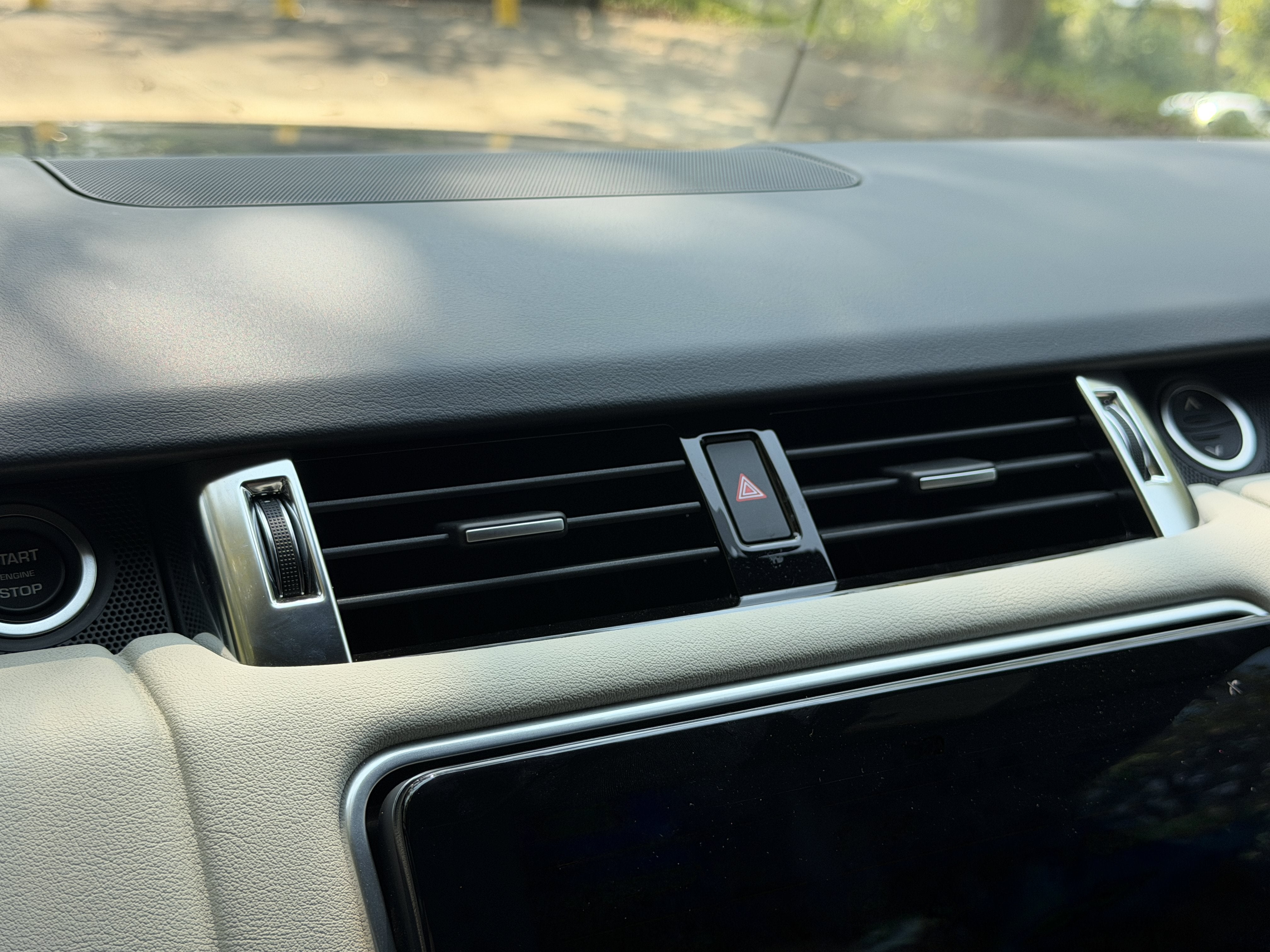 Used 2022 Silver Land Rover HSE Silver Edition image 19