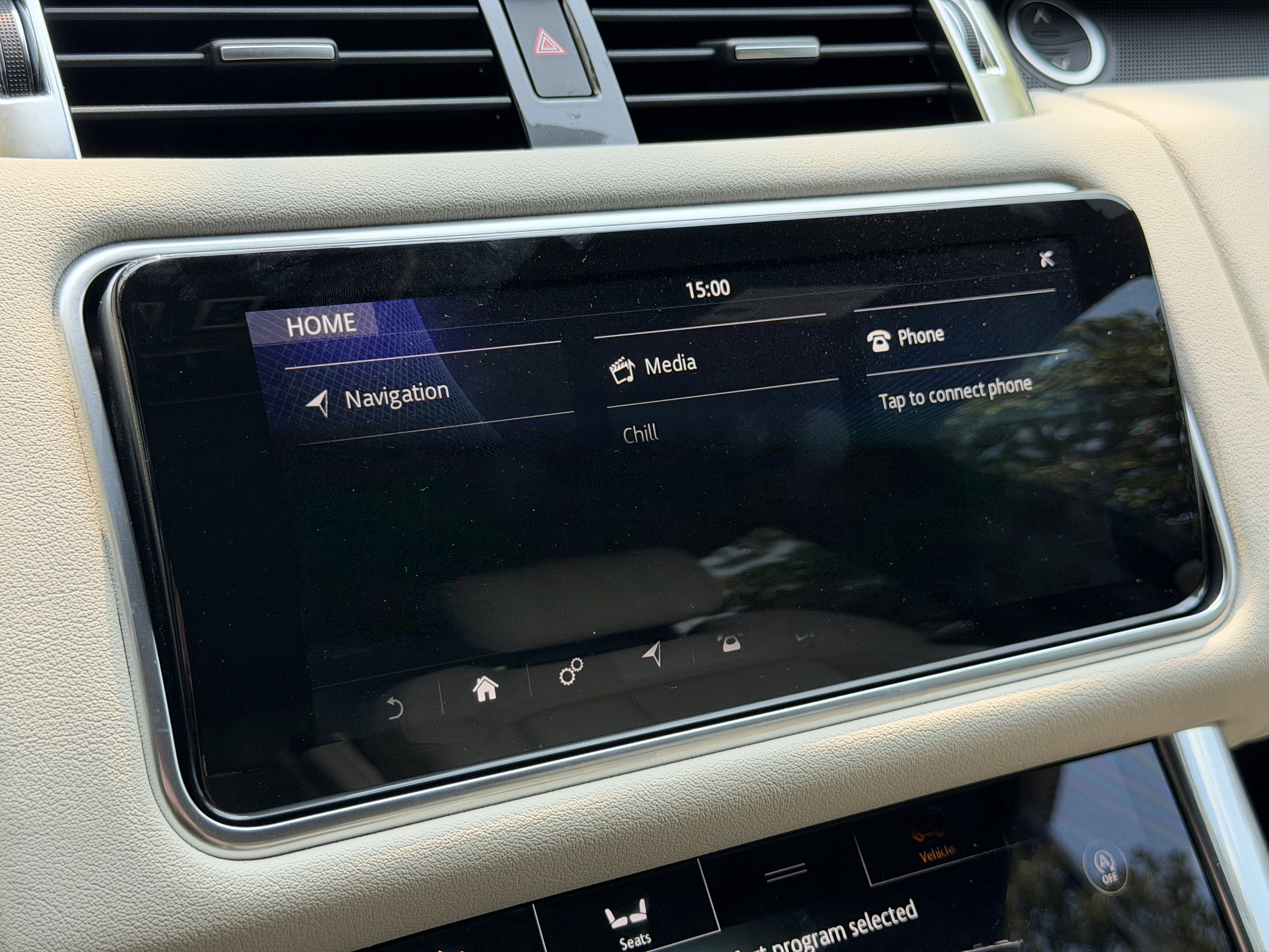 Used 2022 Silver Land Rover HSE Silver Edition image 20
