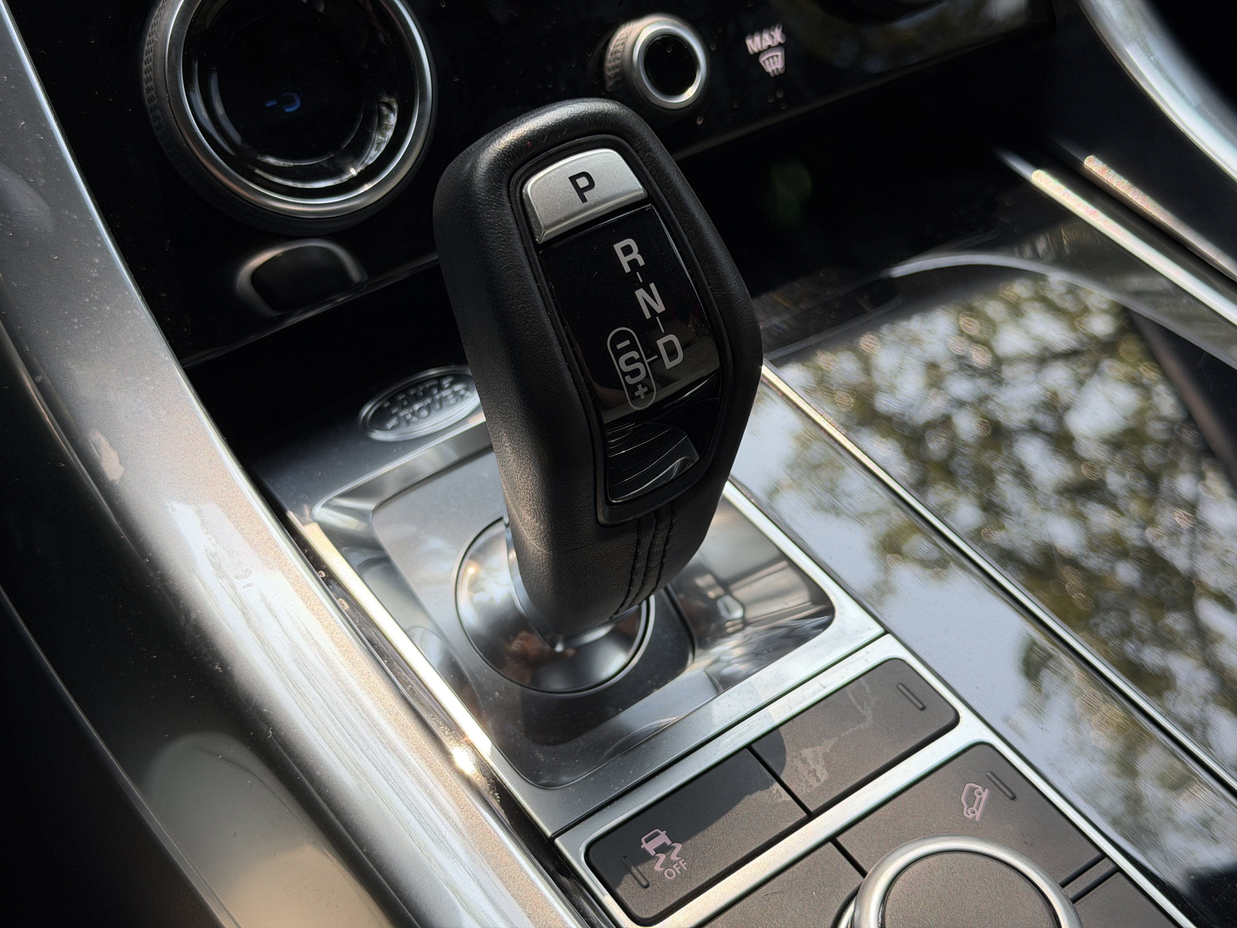 Used 2022 Silver Land Rover HSE Silver Edition image 24