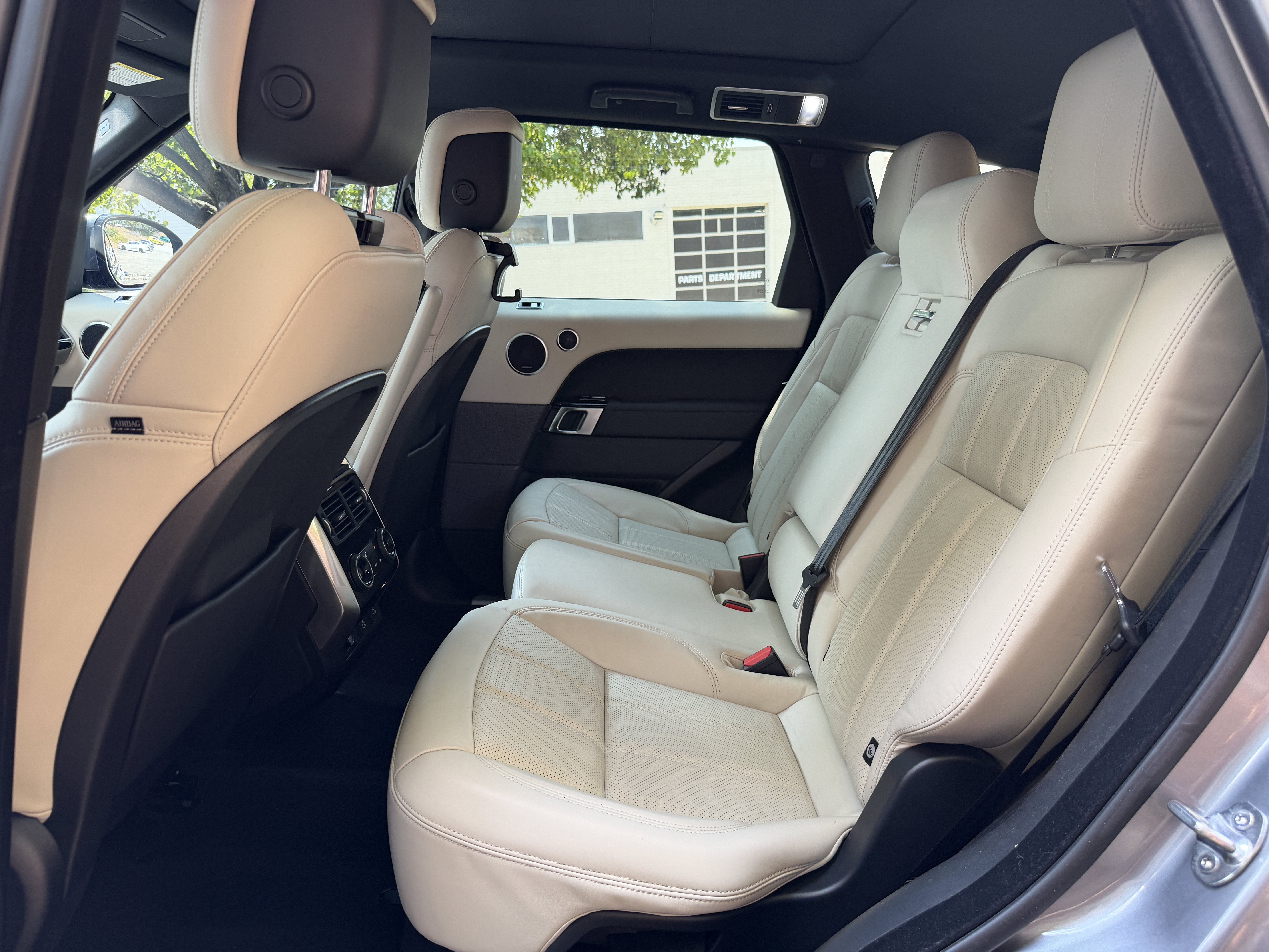 Used 2022 Silver Land Rover HSE Silver Edition image 33