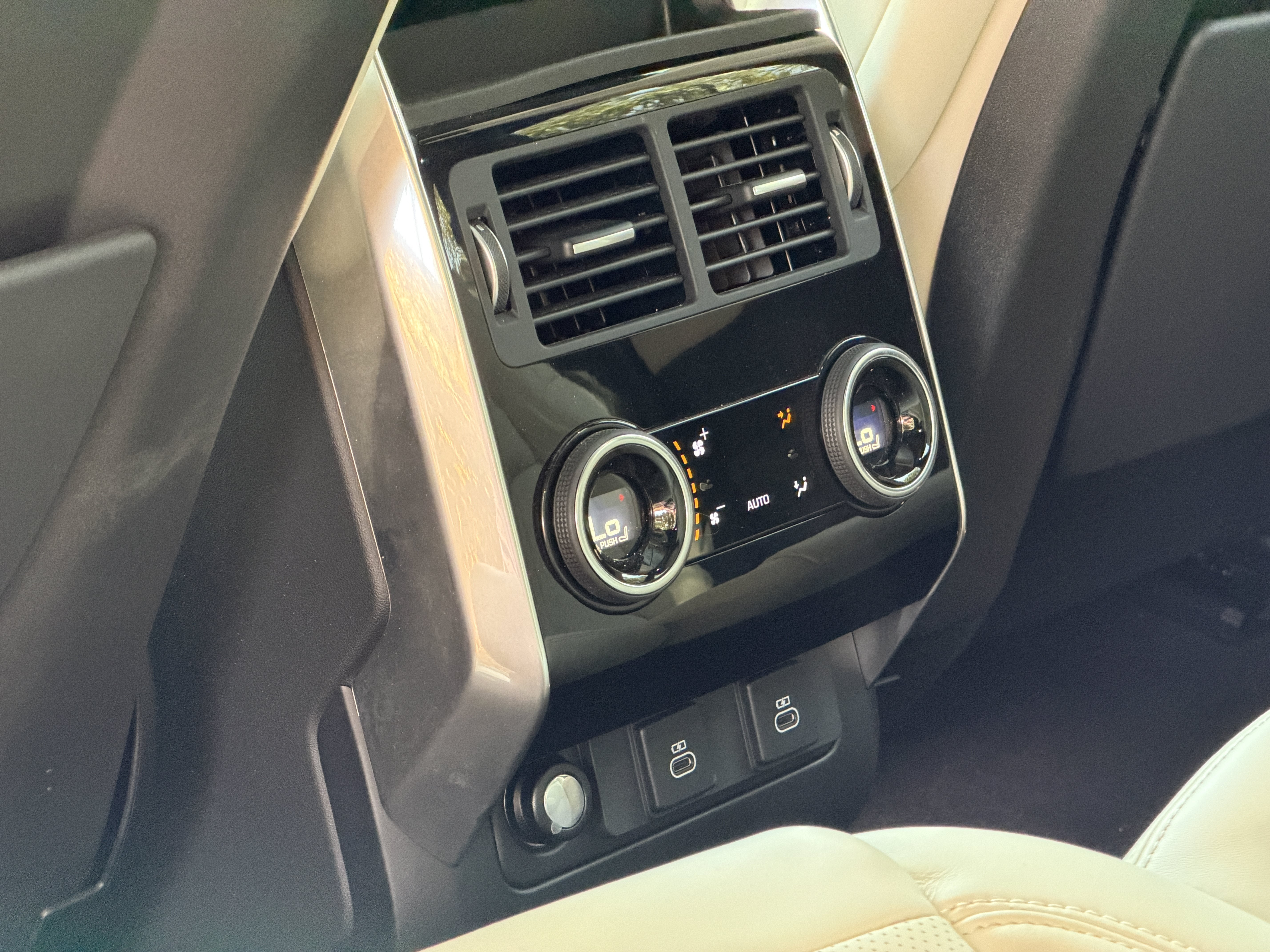 Used 2022 Silver Land Rover HSE Silver Edition image 35