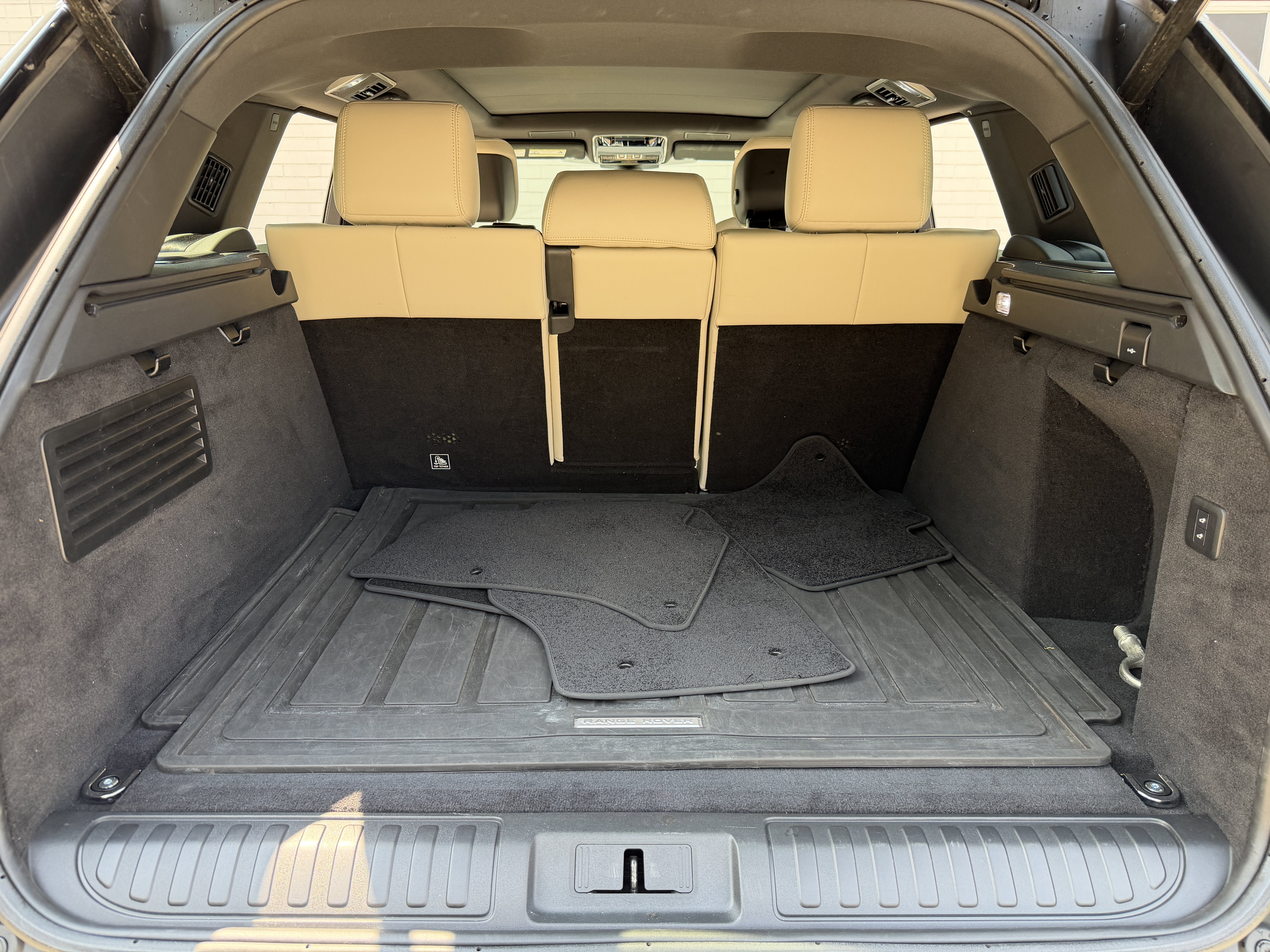 Used 2022 Silver Land Rover HSE Silver Edition image 36